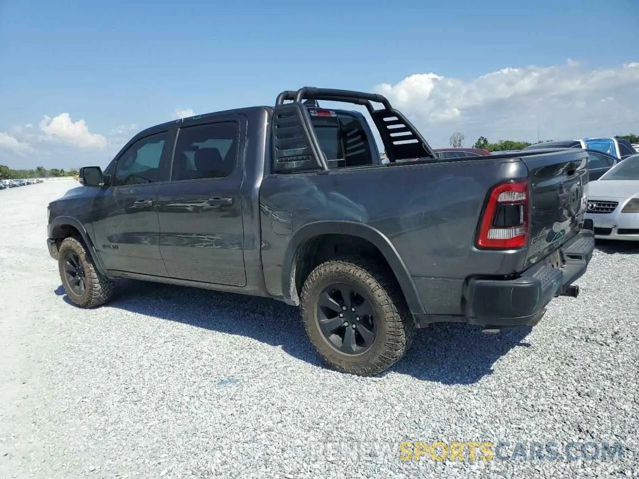 2 fotografías del automóvil dañado 1C6SRFLT1NN322669 RAM 1500 2022