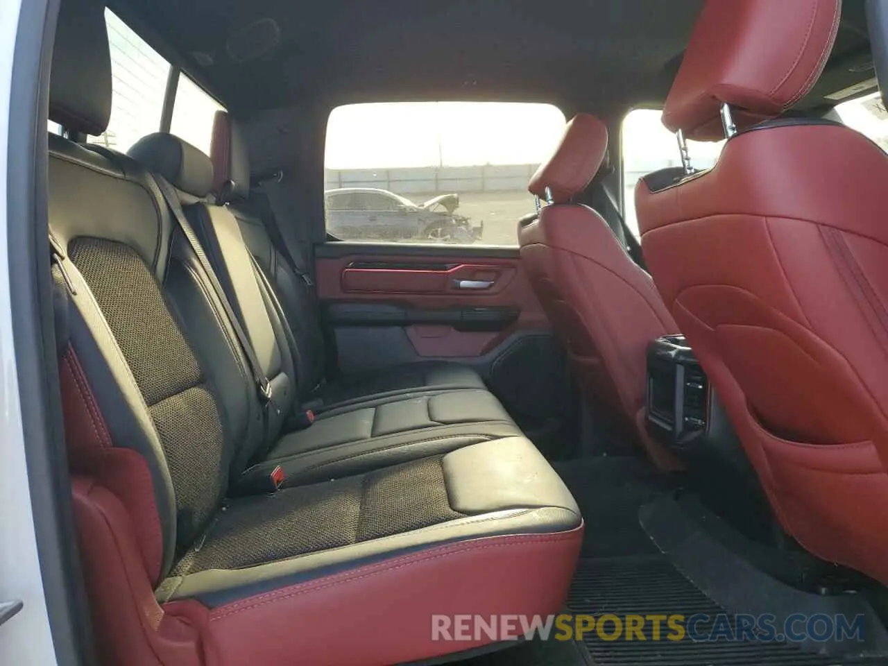 10 fotografías del automóvil dañado 1C6SRFLT7NN379880 RAM 1500 2022