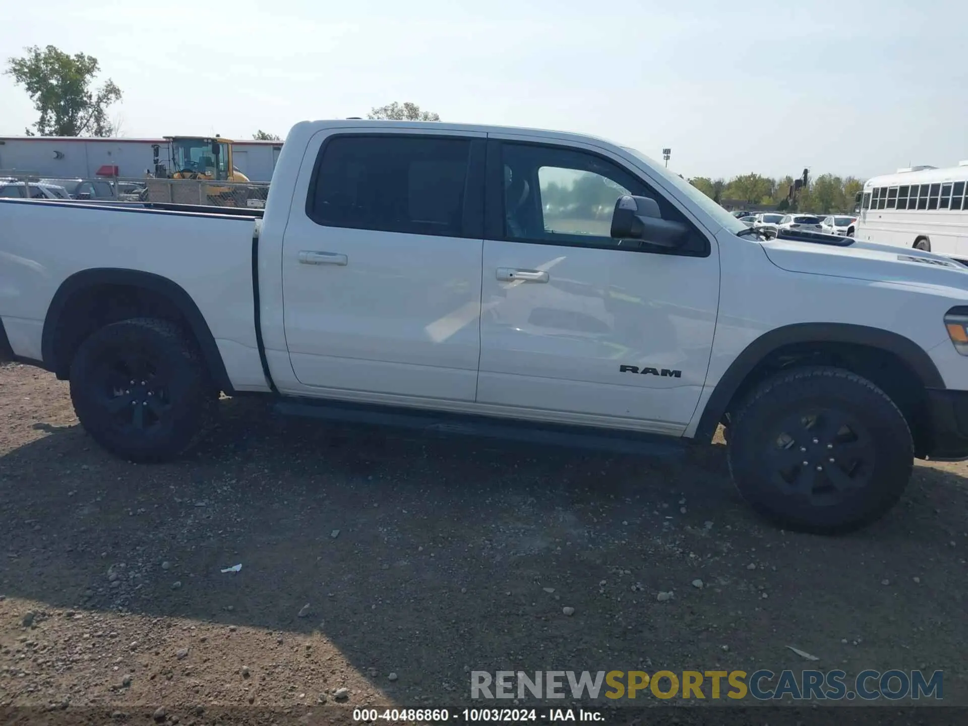 13 fotografías del automóvil dañado 1C6SRFLTXNN338532 RAM 1500 2022