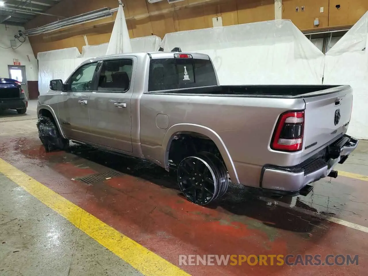 2 fotografías del automóvil dañado 1C6SRFRT0NN430160 RAM 1500 2022