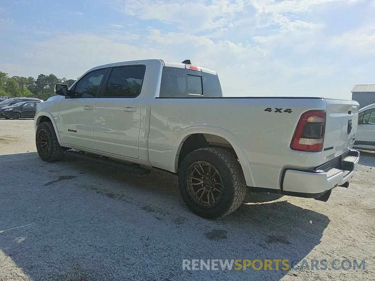 2 fotografías del automóvil dañado 1C6SRFRT6NN167351 RAM 1500 2022