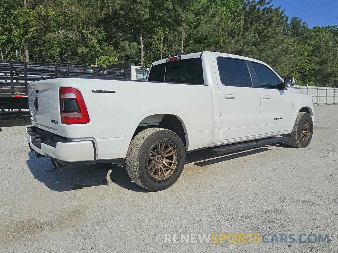 3 fotografías del automóvil dañado 1C6SRFRT6NN167351 RAM 1500 2022