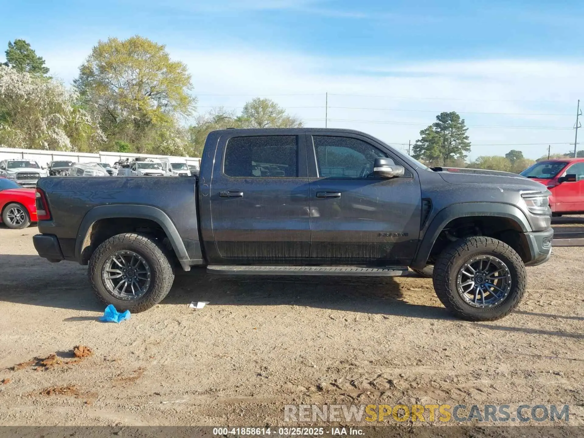 13 fotografías del automóvil dañado 1C6SRFU94NN150172 RAM 1500 2022