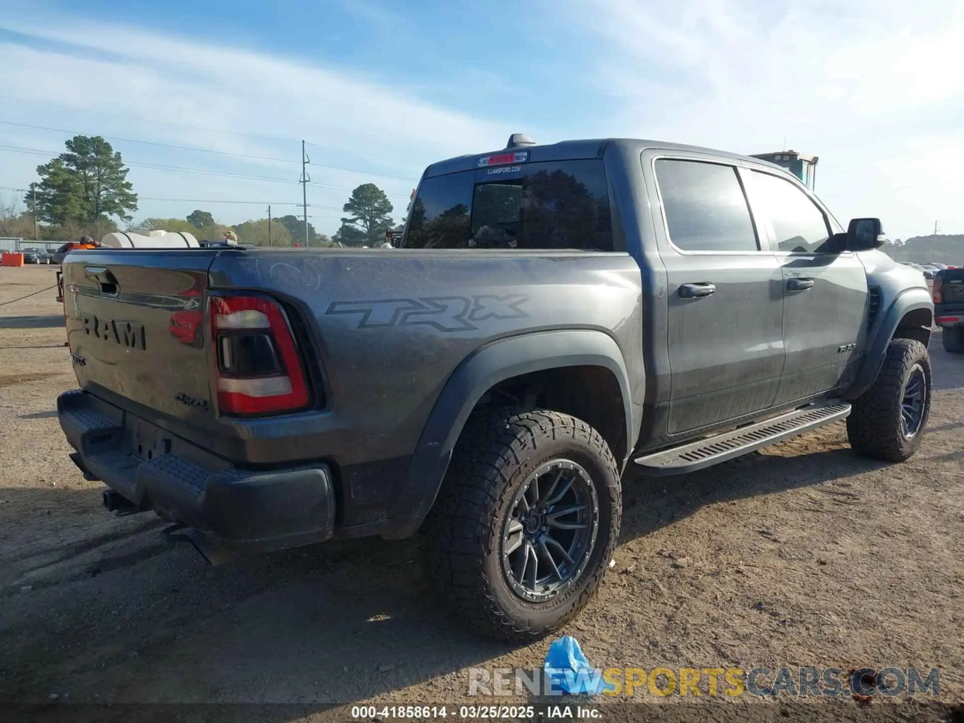 4 fotografías del automóvil dañado 1C6SRFU94NN150172 RAM 1500 2022
