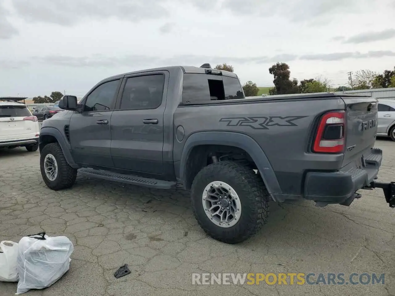 2 fotografías del automóvil dañado 1C6SRFU96NN317874 RAM 1500 2022