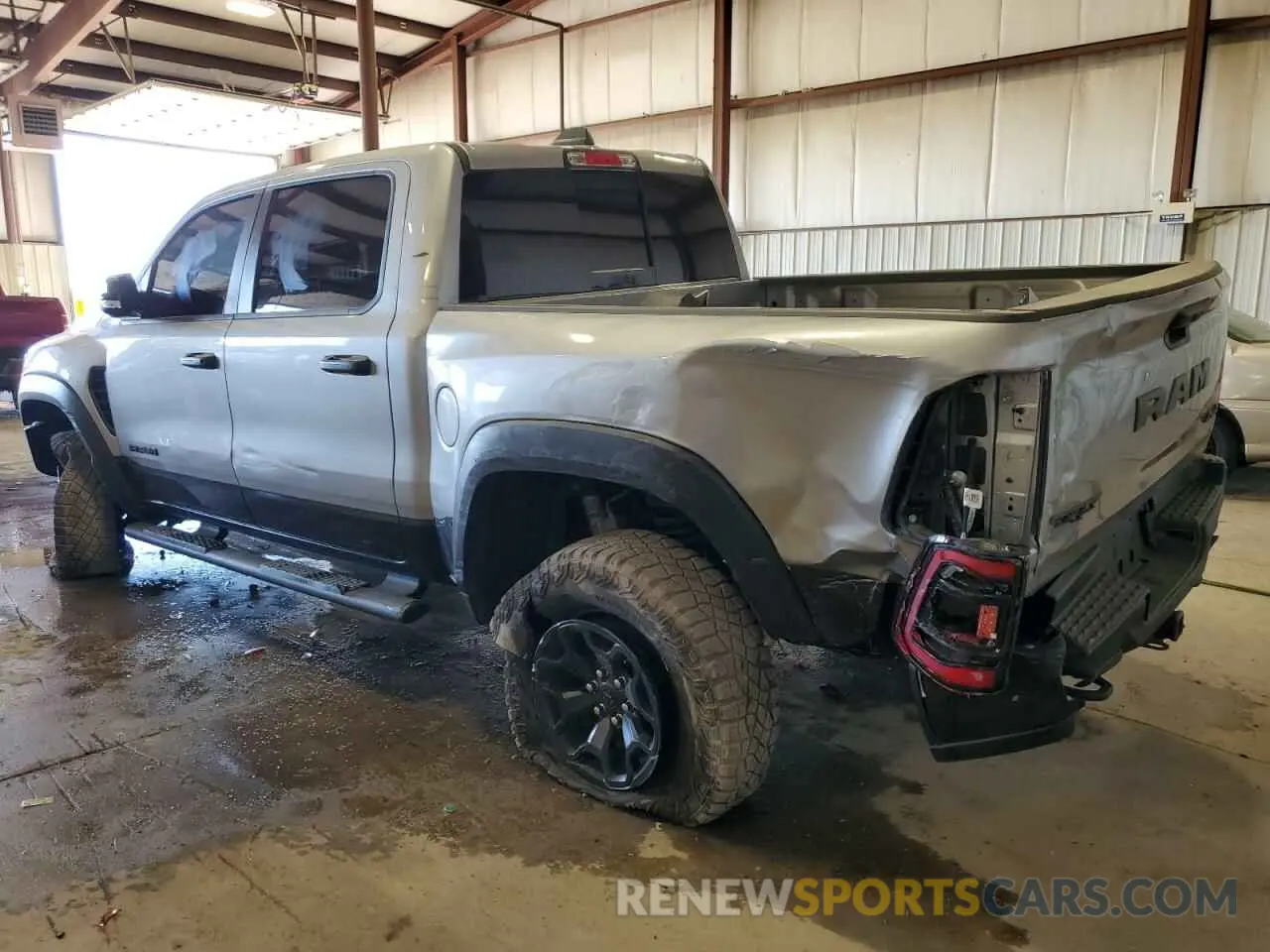 2 fotografías del automóvil dañado 1C6SRFU97NN403064 RAM 1500 2022
