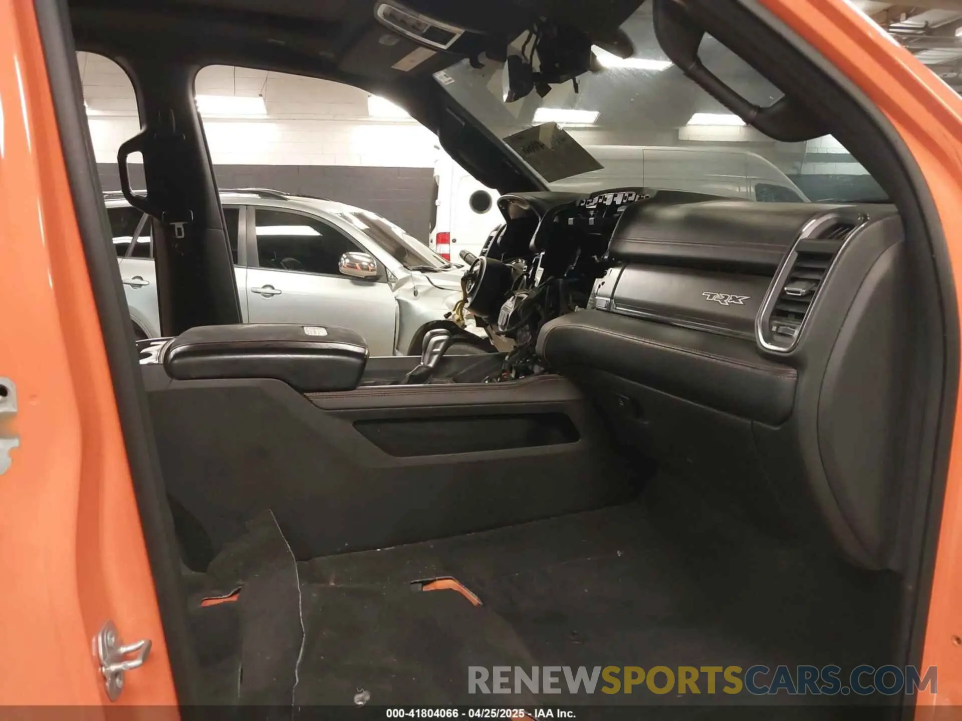 5 fotografías del automóvil dañado 1C6SRFU9XNN149317 RAM 1500 2022
