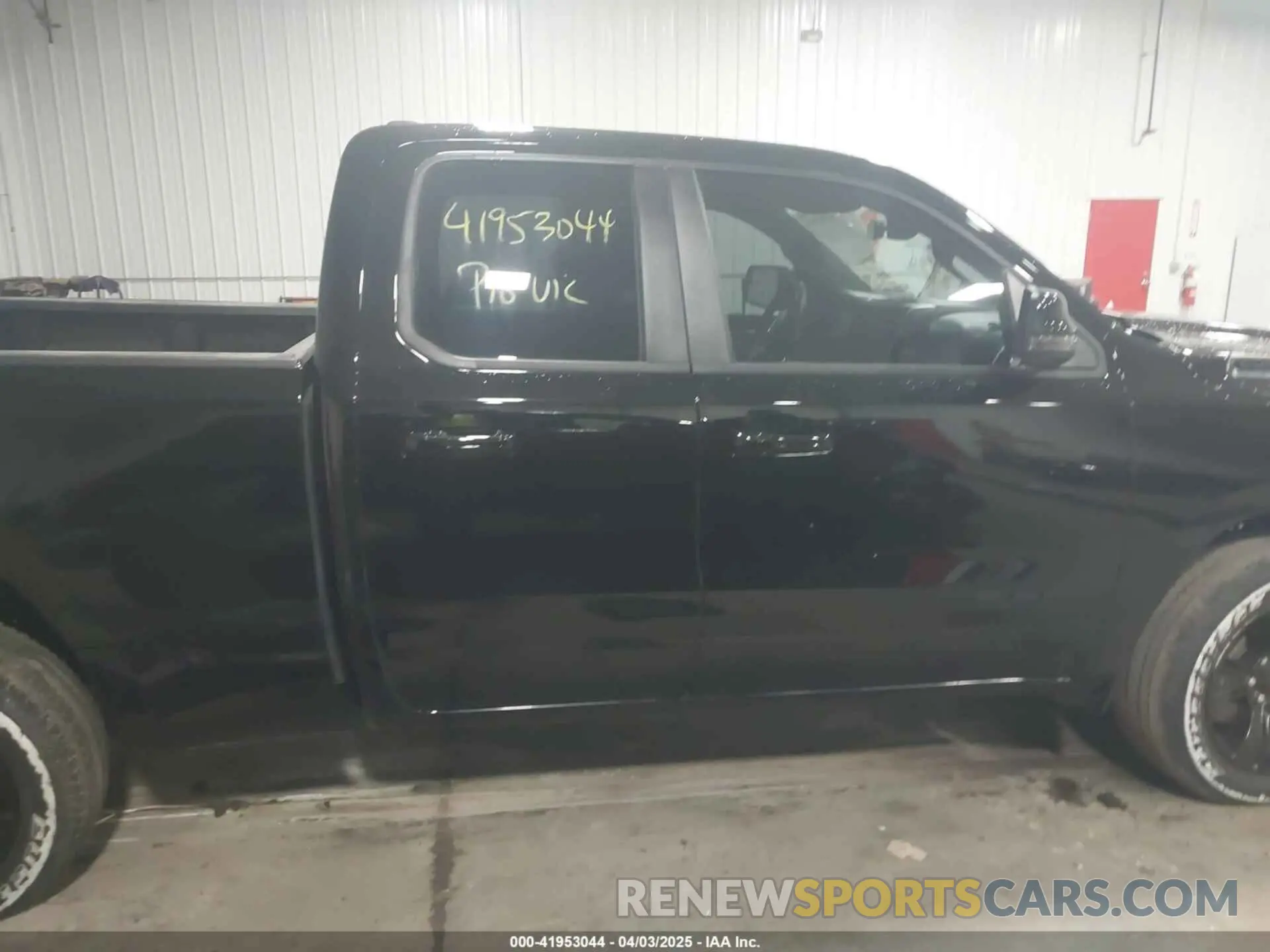 13 fotografías del automóvil dañado 1C6RREBT7PN516247 RAM 1500 2023