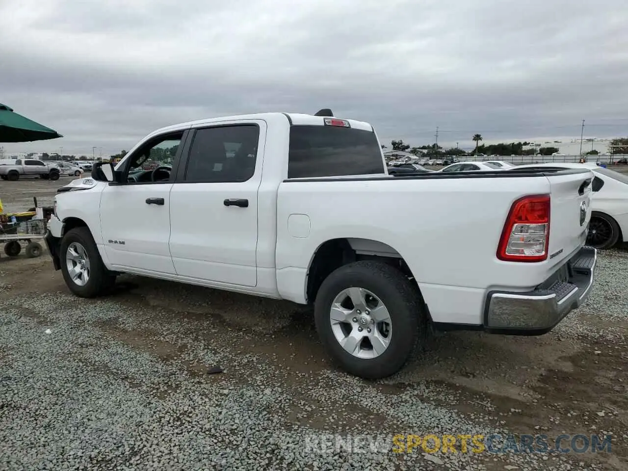 2 fotografías del automóvil dañado 1C6RREFG2PN607813 RAM 1500 2023