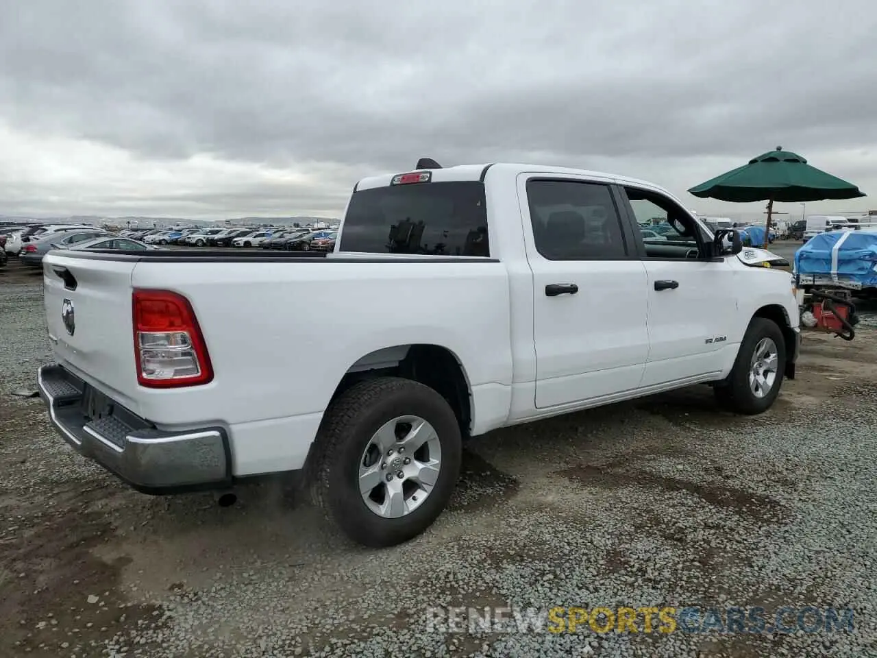 3 fotografías del automóvil dañado 1C6RREFG2PN607813 RAM 1500 2023