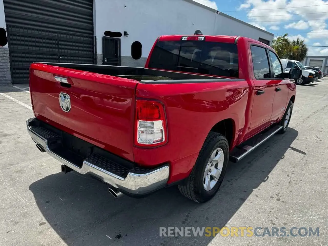 4 fotografías del automóvil dañado 1C6RREFT0PN592564 RAM 1500 2023