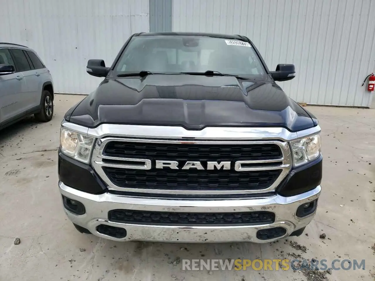 5 fotografías del automóvil dañado 1C6RREFT1PN543681 RAM 1500 2023