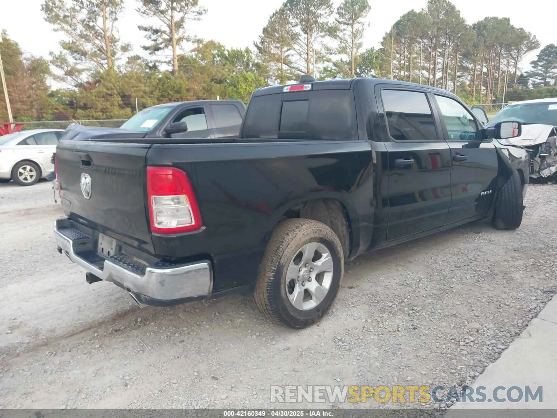 4 fotografías del automóvil dañado 1C6RREFT3PN543679 RAM 1500 2023