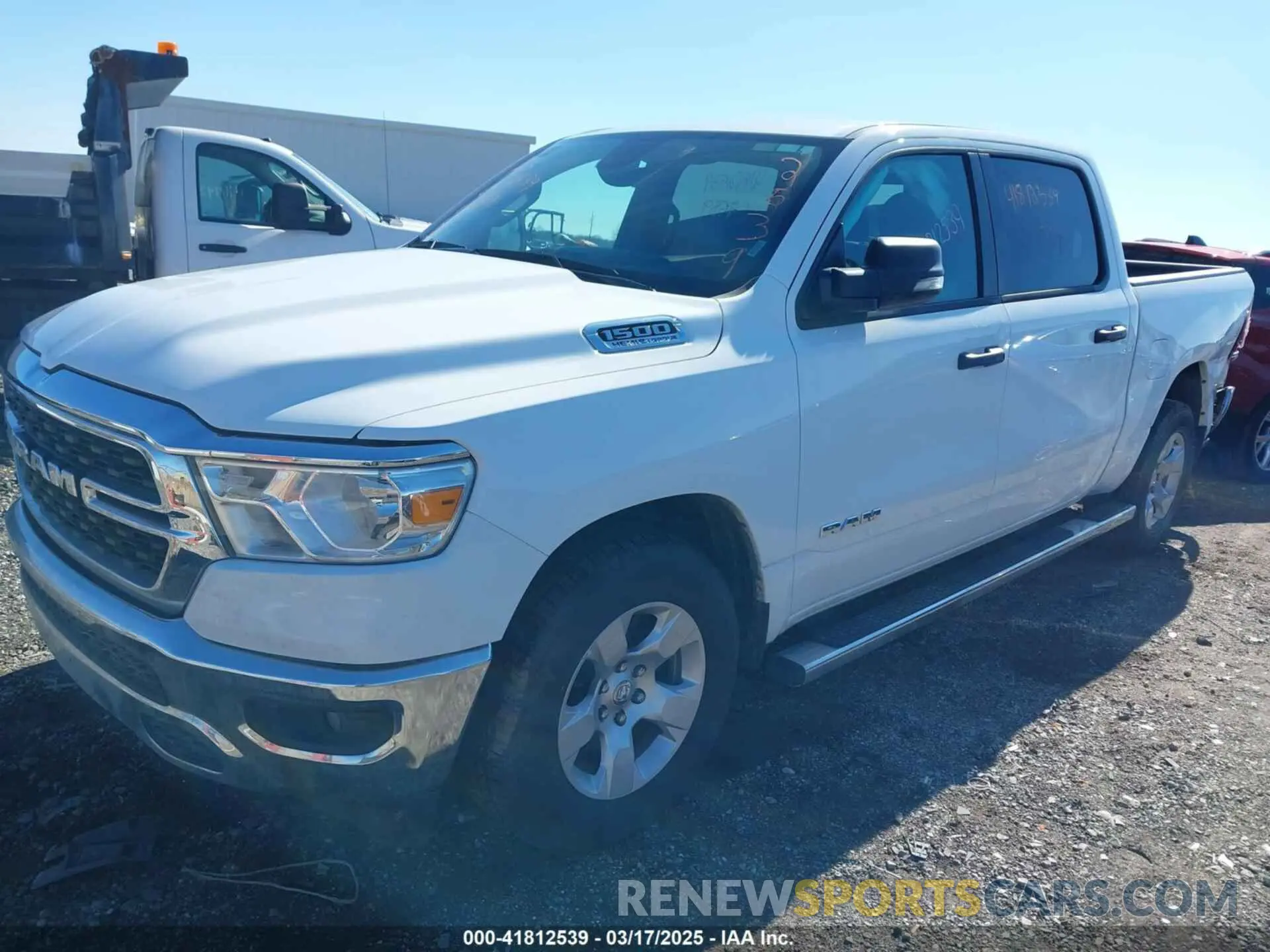 2 fotografías del automóvil dañado 1C6RREFT5PN592589 RAM 1500 2023
