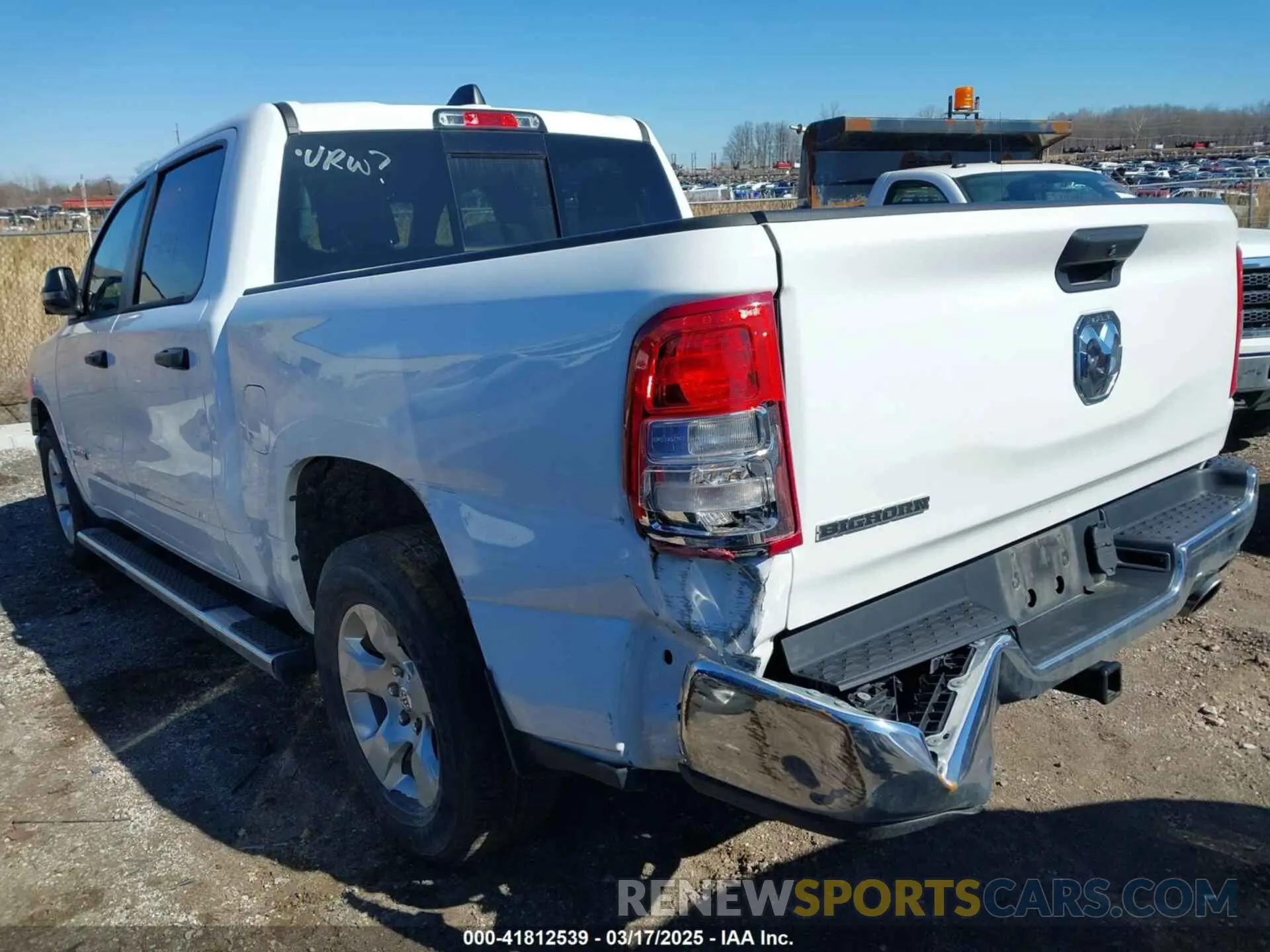 3 fotografías del automóvil dañado 1C6RREFT5PN592589 RAM 1500 2023