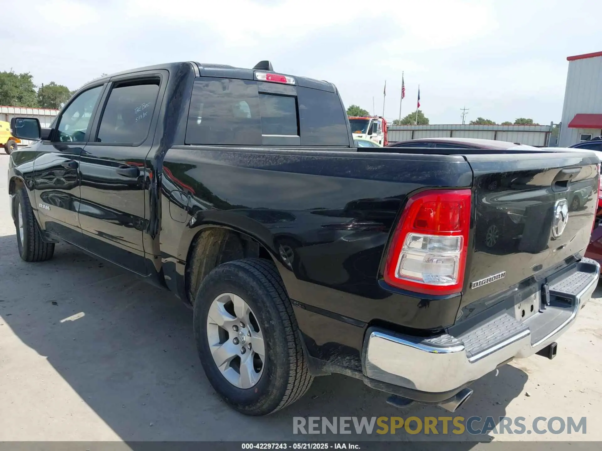 3 fotografías del automóvil dañado 1C6RREFTXPN534591 RAM 1500 2023