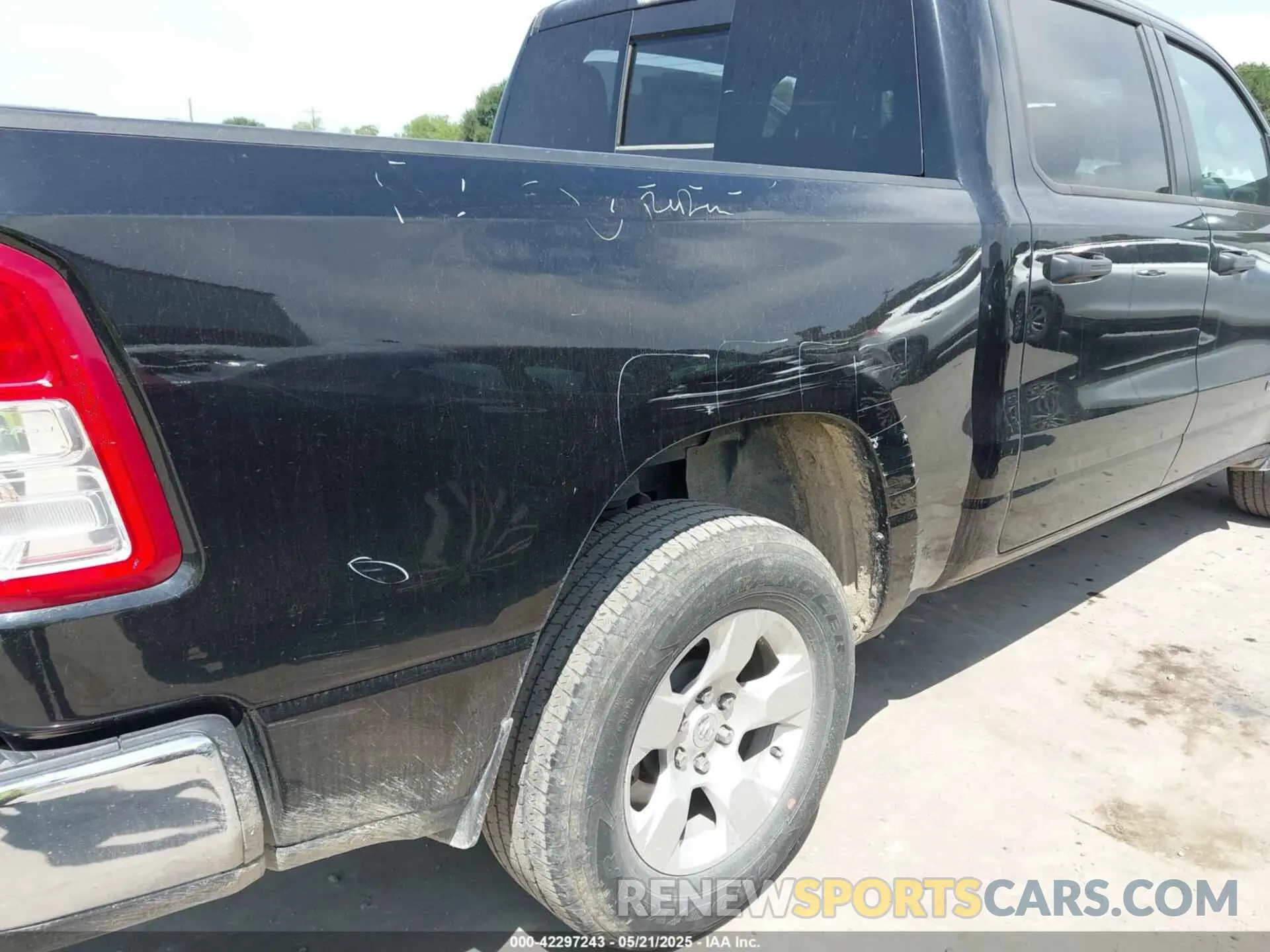 6 fotografías del automóvil dañado 1C6RREFTXPN534591 RAM 1500 2023
