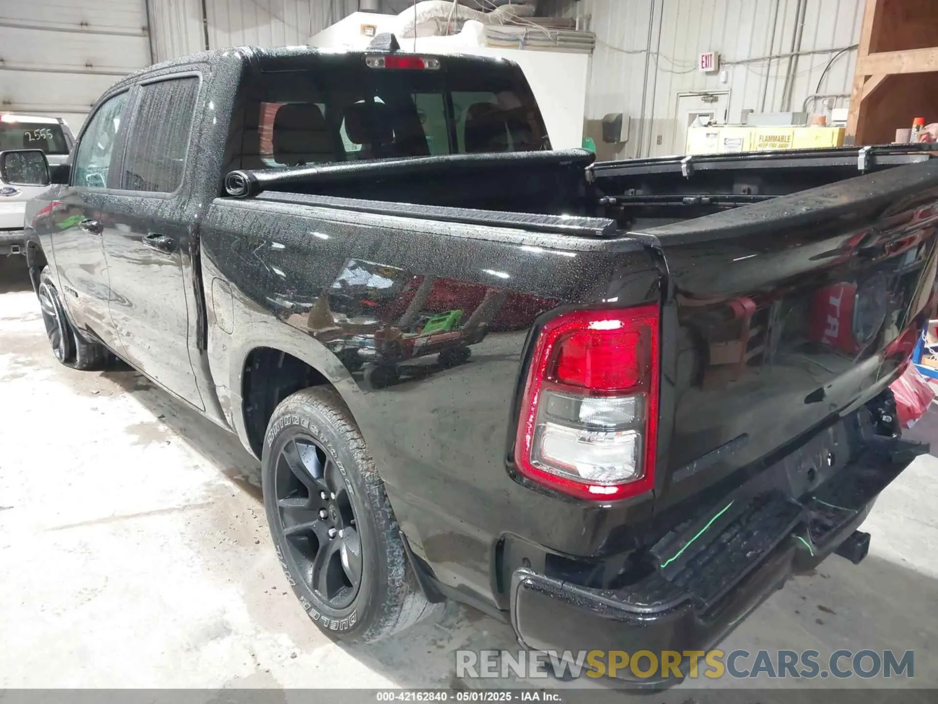3 fotografías del automóvil dañado 1C6RRFFG3PN591272 RAM 1500 2023