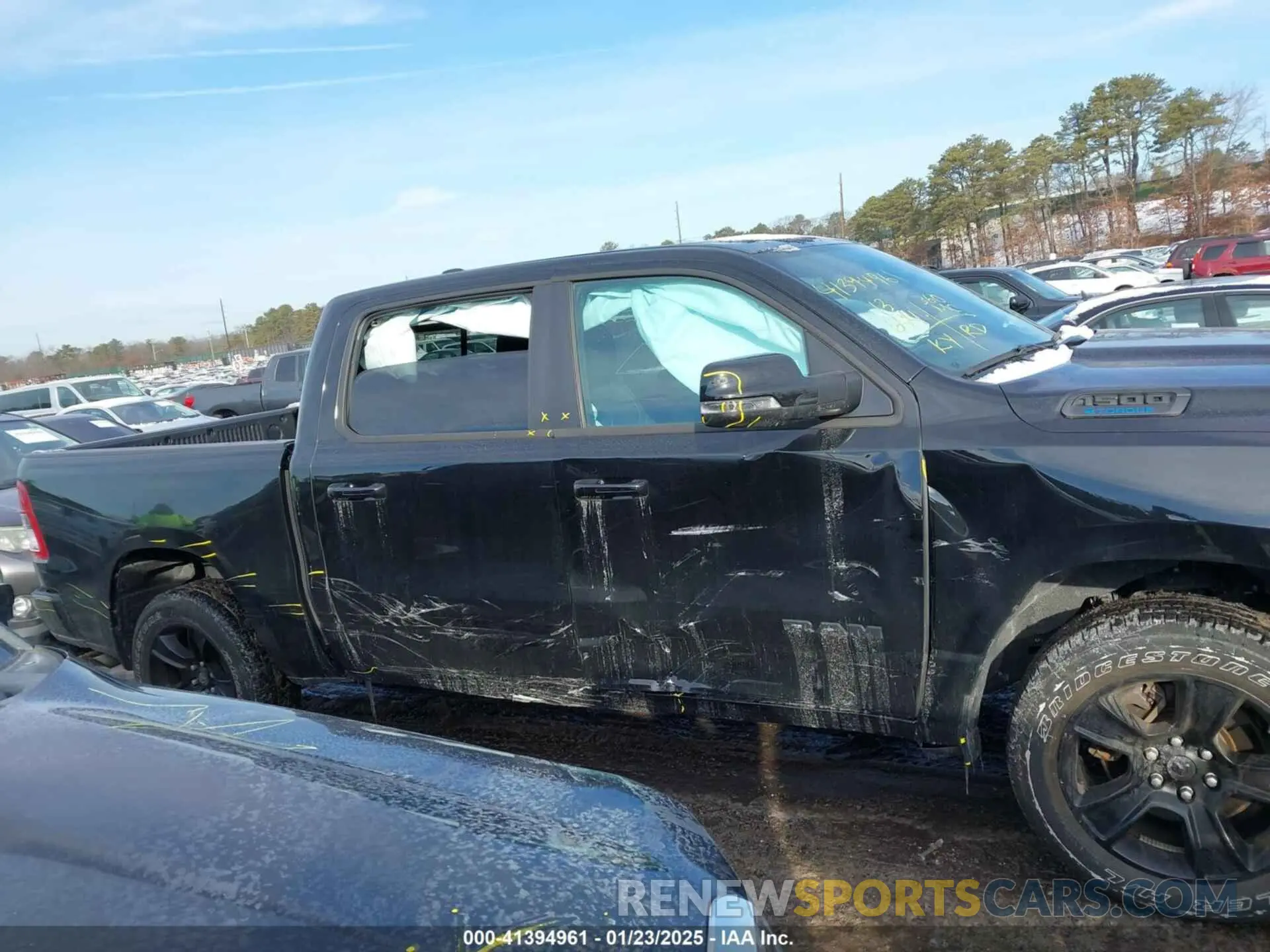 13 fotografías del automóvil dañado 1C6RRFFG3PN679383 RAM 1500 2023