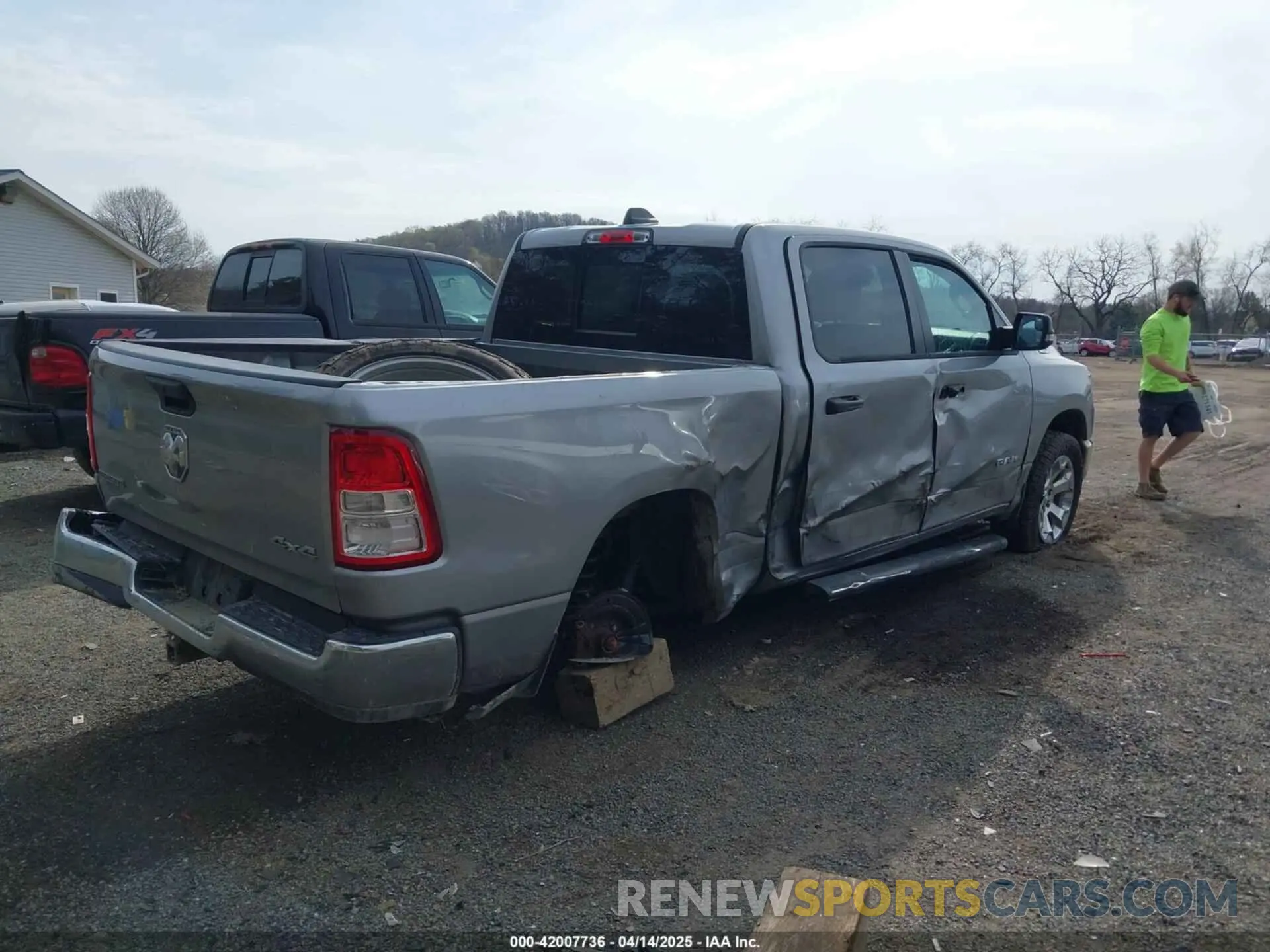 4 fotografías del automóvil dañado 1C6RRFFG3PN690013 RAM 1500 2023