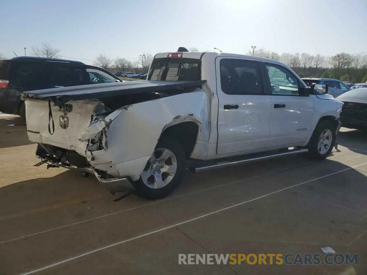 3 fotografías del automóvil dañado 1C6RRFFG5PN518503 RAM 1500 2023