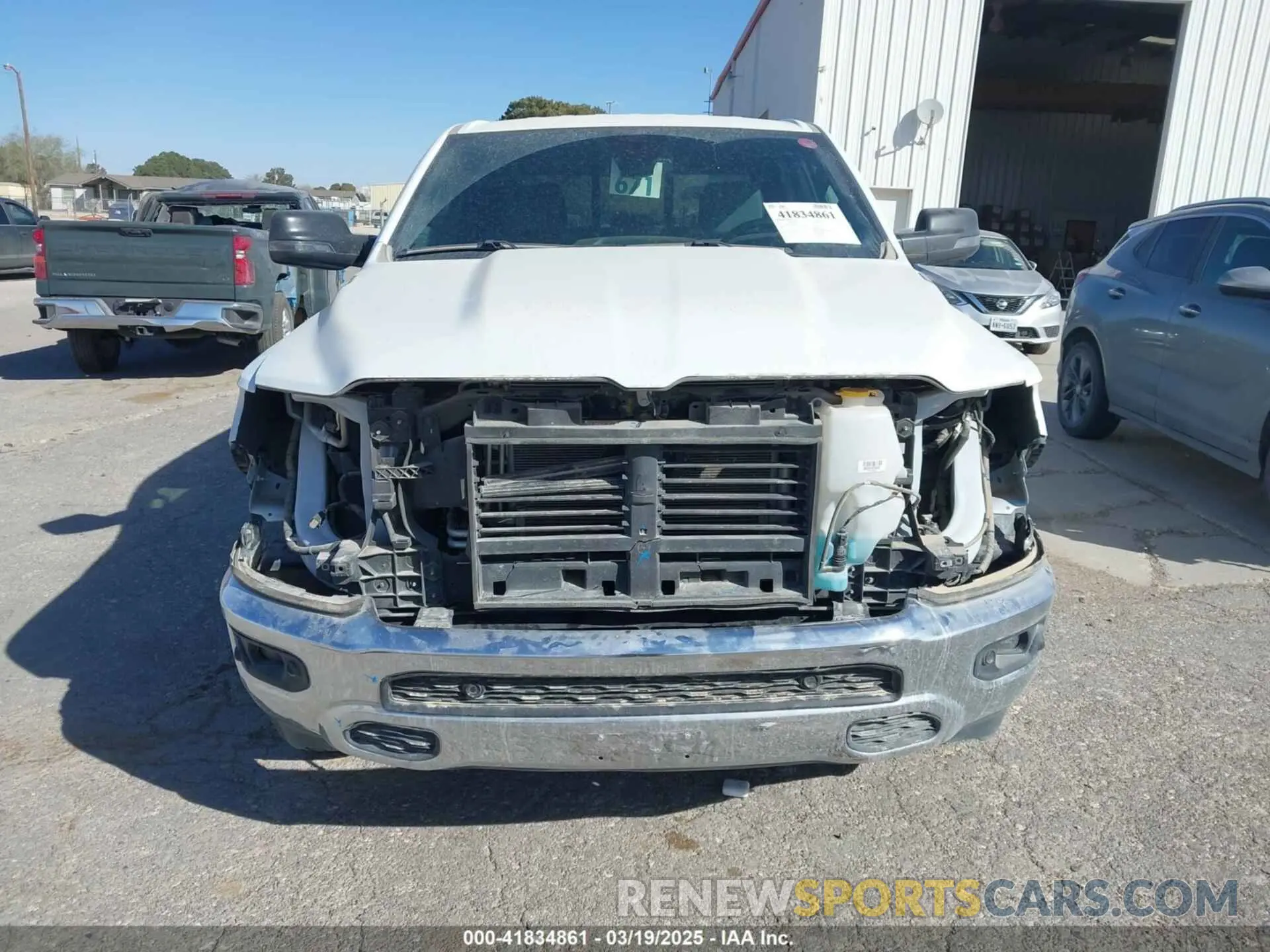 12 fotografías del automóvil dañado 1C6RRFFG5PN694533 RAM 1500 2023