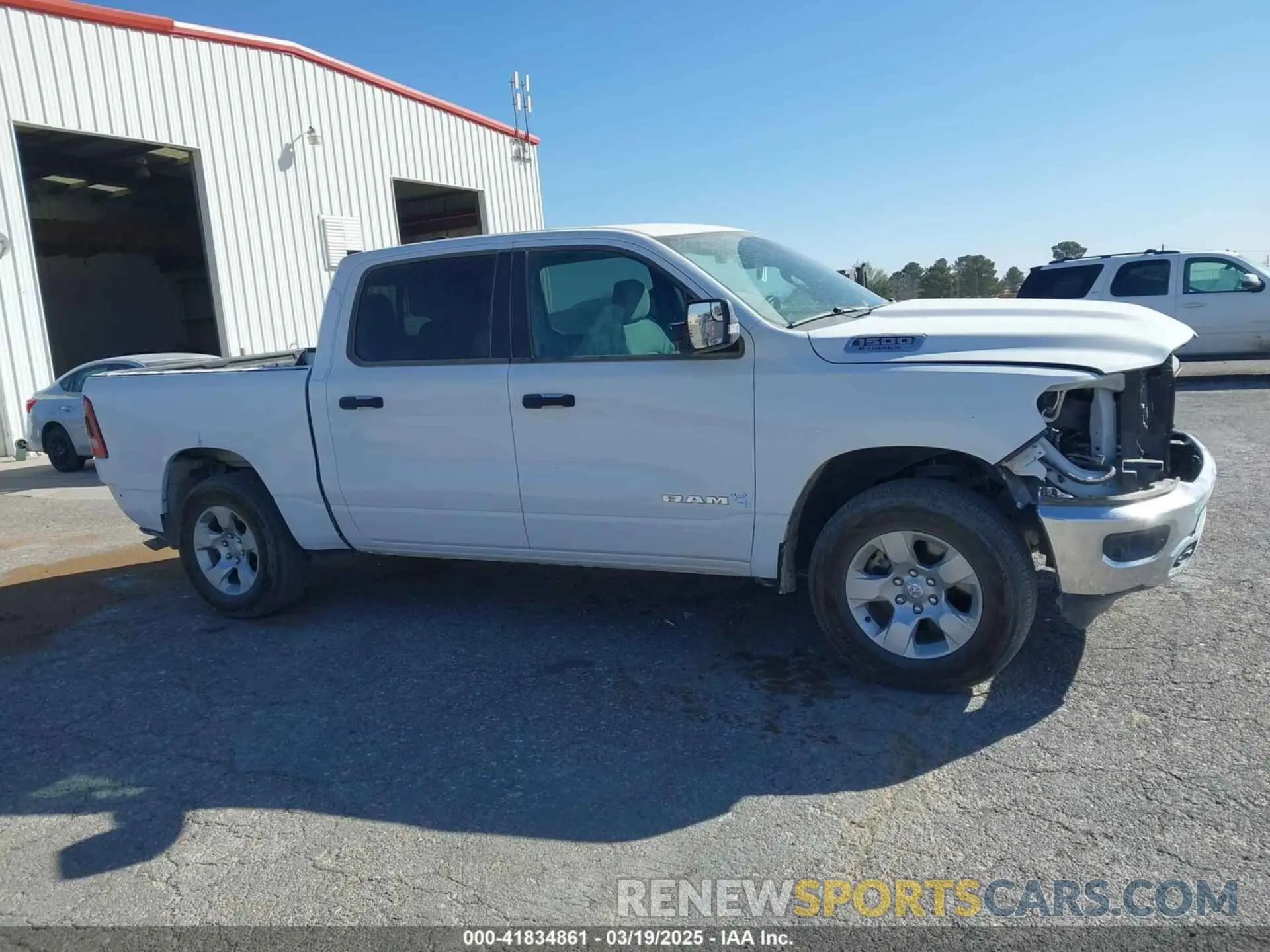 13 fotografías del automóvil dañado 1C6RRFFG5PN694533 RAM 1500 2023