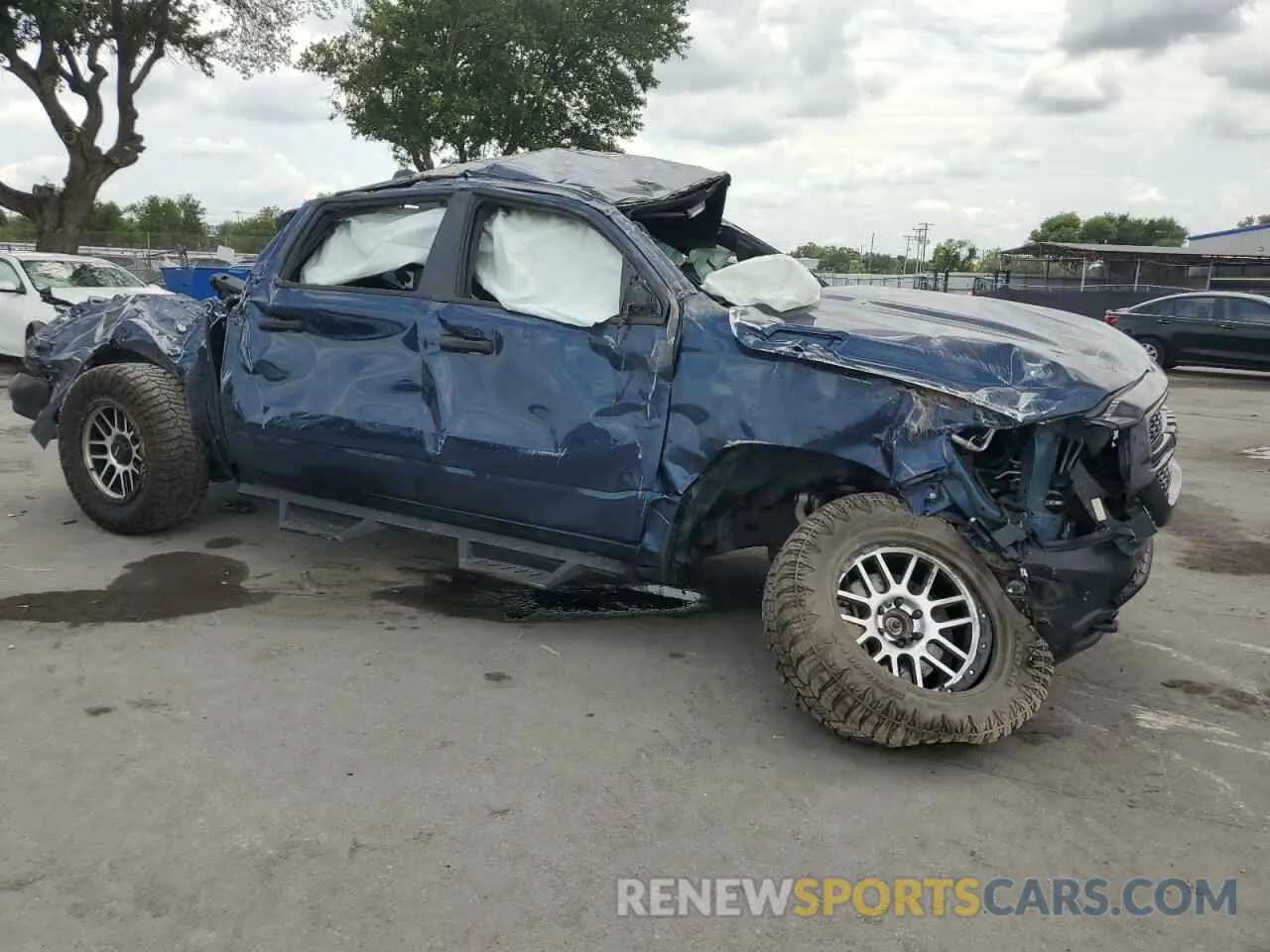 4 fotografías del automóvil dañado 1C6RRFGG0PN683910 RAM 1500 2023