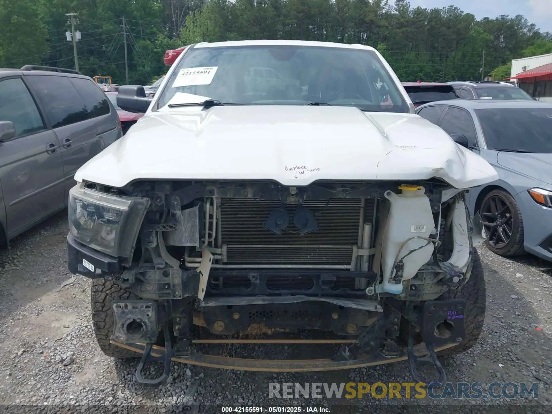 13 fotografías del automóvil dañado 1C6RRFGG4PN641188 RAM 1500 2023