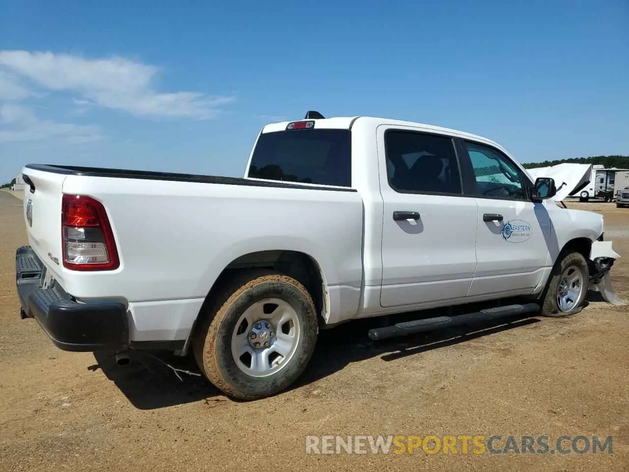 3 fotografías del automóvil dañado 1C6RRFGGXPN615310 RAM 1500 2023