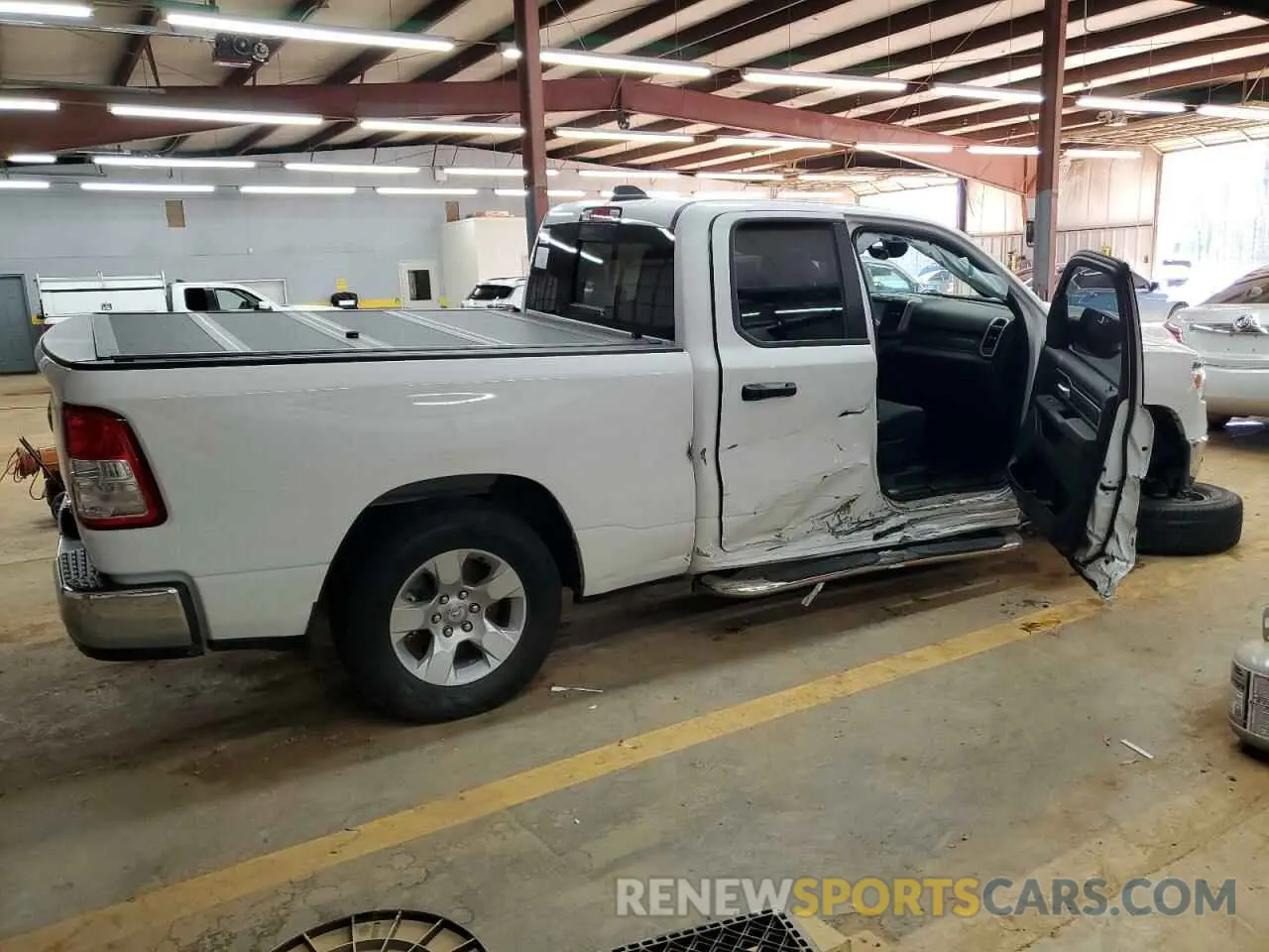 3 fotografías del automóvil dañado 1C6SRFBT4PN609346 RAM 1500 2023