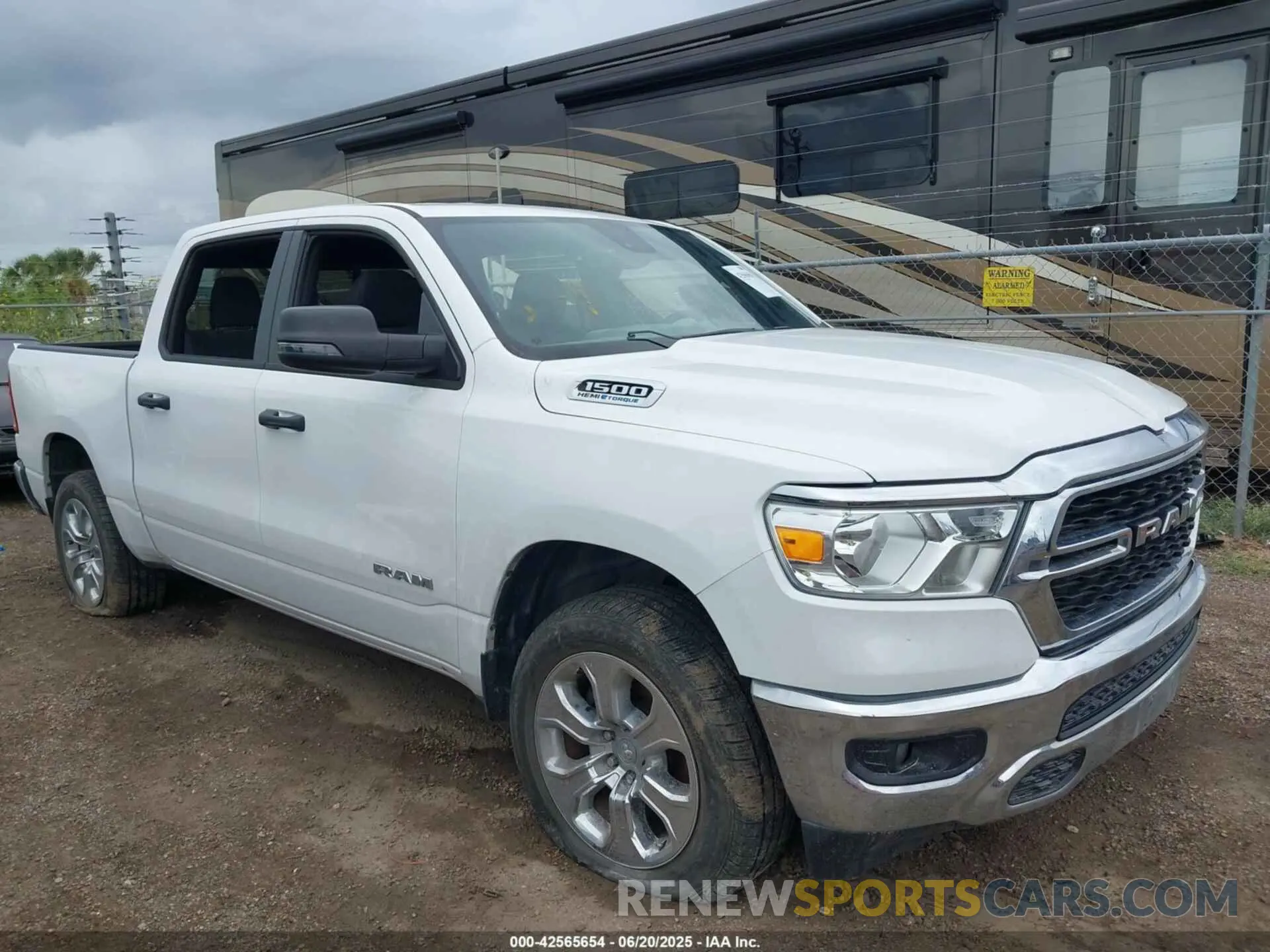 12 fotografías del automóvil dañado 1C6SRFFT0PN702987 RAM 1500 2023