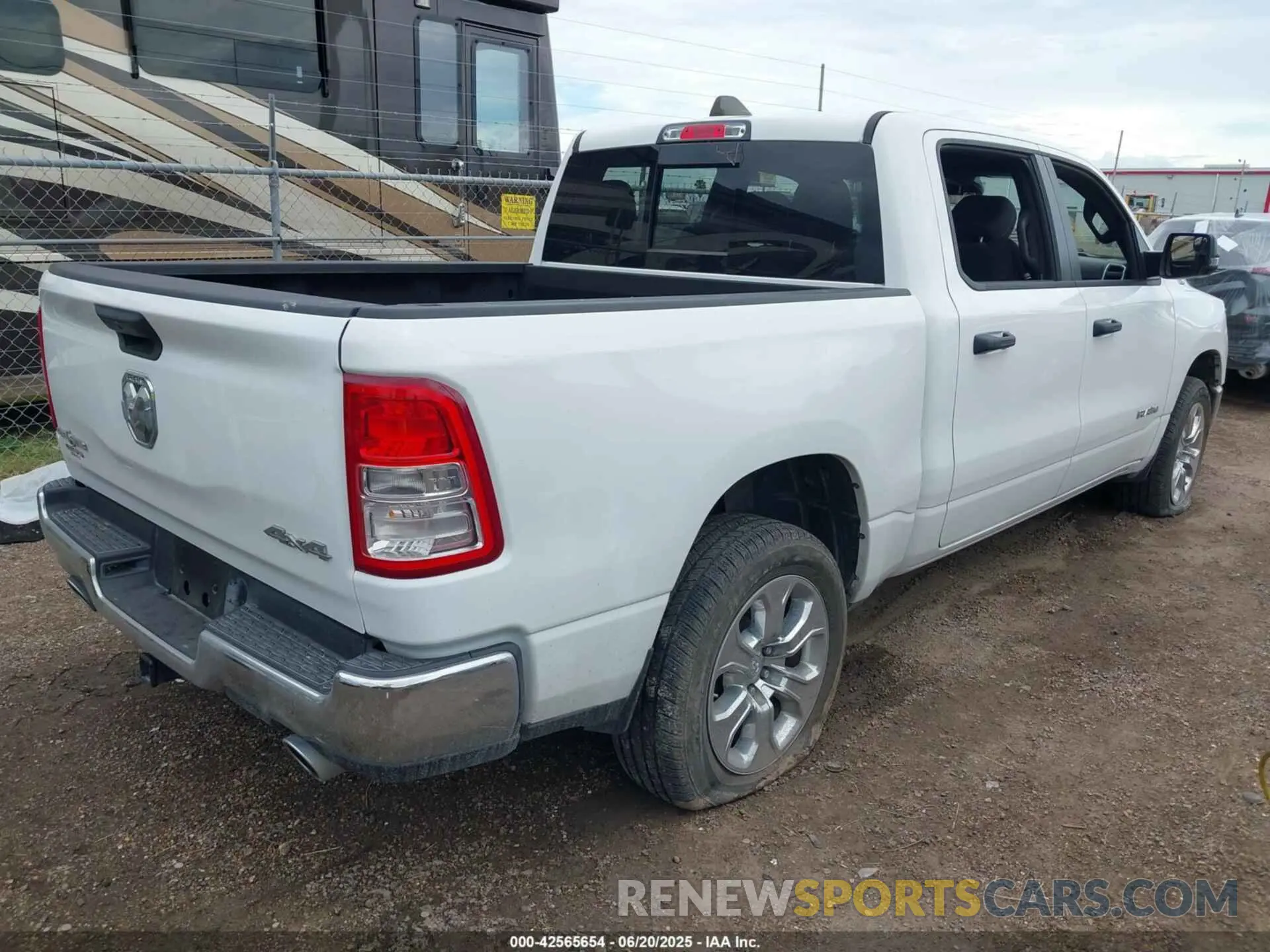 4 fotografías del automóvil dañado 1C6SRFFT0PN702987 RAM 1500 2023
