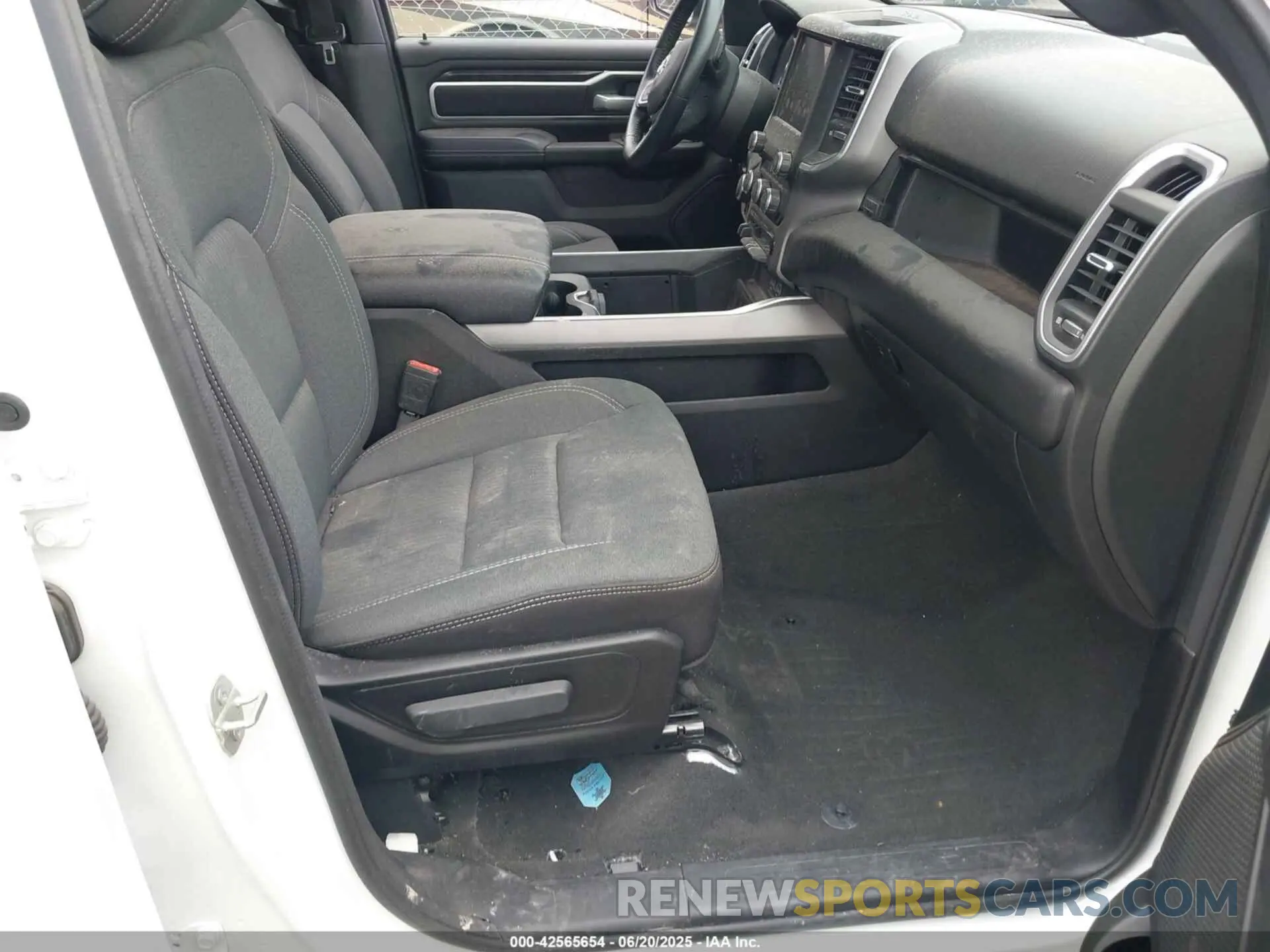 5 fotografías del automóvil dañado 1C6SRFFT0PN702987 RAM 1500 2023