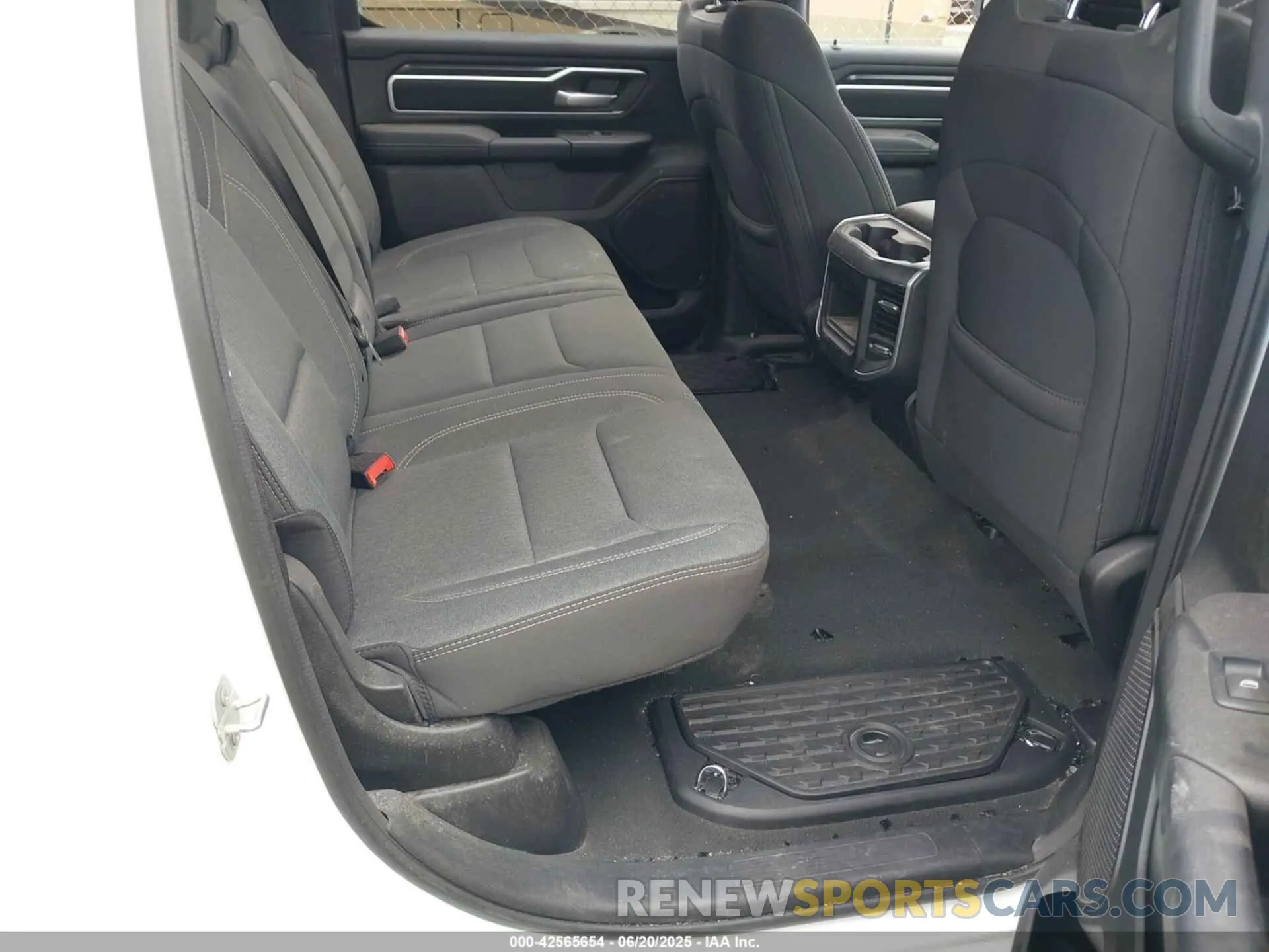 8 fotografías del automóvil dañado 1C6SRFFT0PN702987 RAM 1500 2023