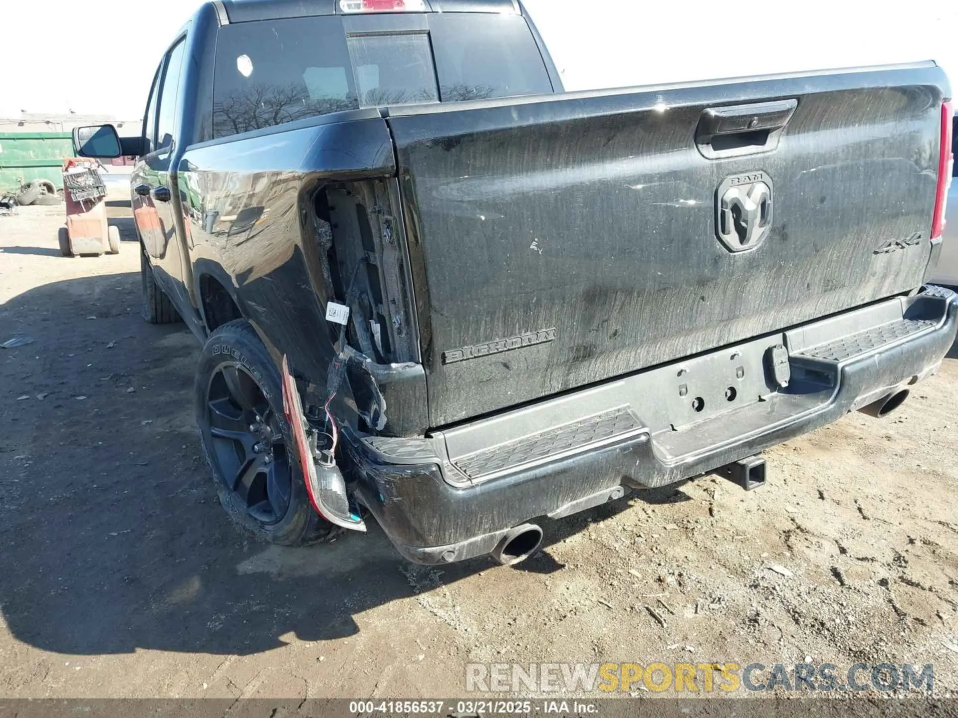 17 fotografías del automóvil dañado 1C6SRFFT1PN683608 RAM 1500 2023