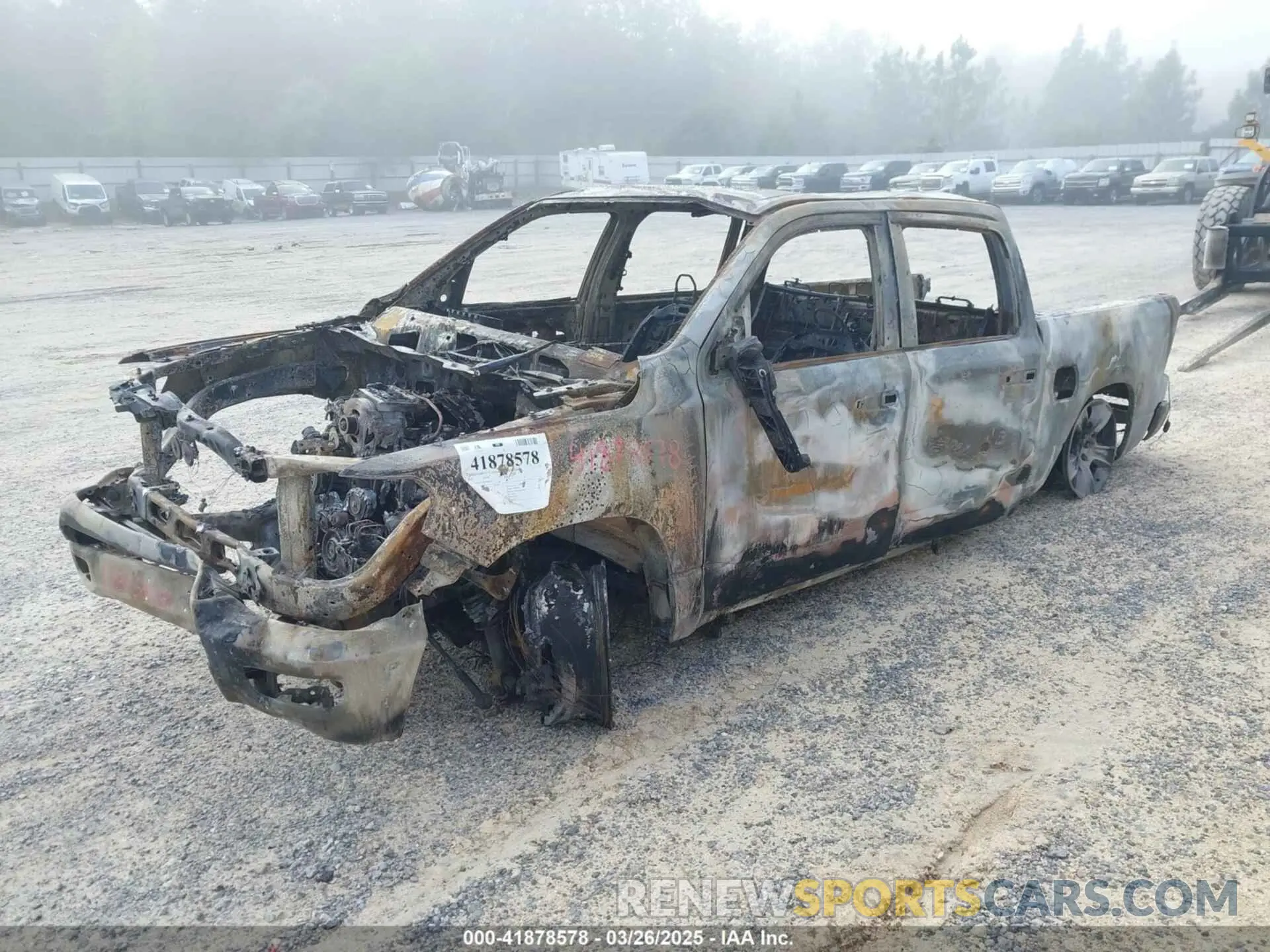 2 fotografías del automóvil dañado 1C6SRFFT6PN644643 RAM 1500 2023