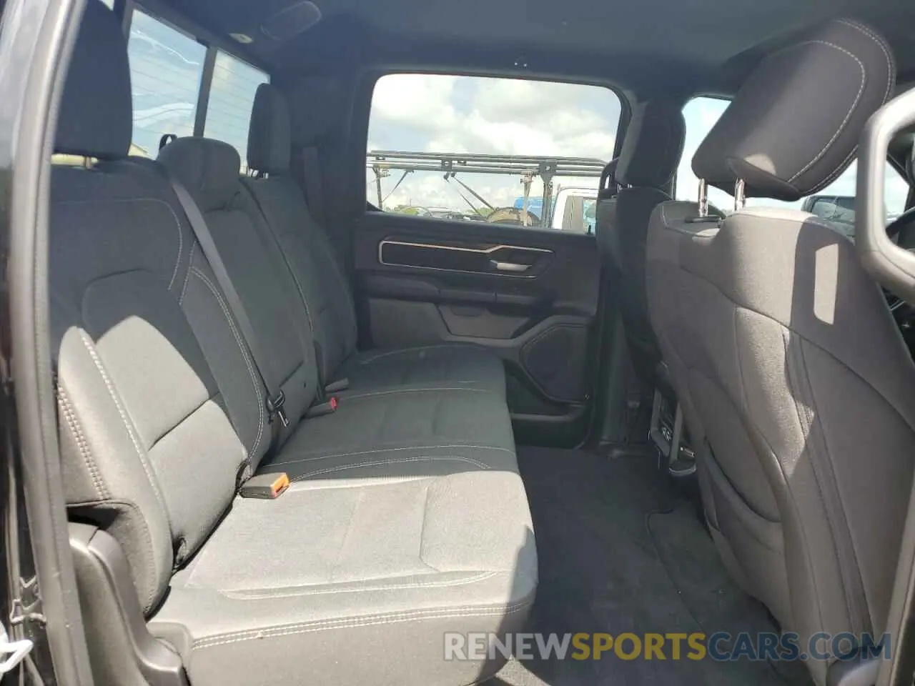 10 fotografías del automóvil dañado 1C6SRFFT6PN677982 RAM 1500 2023
