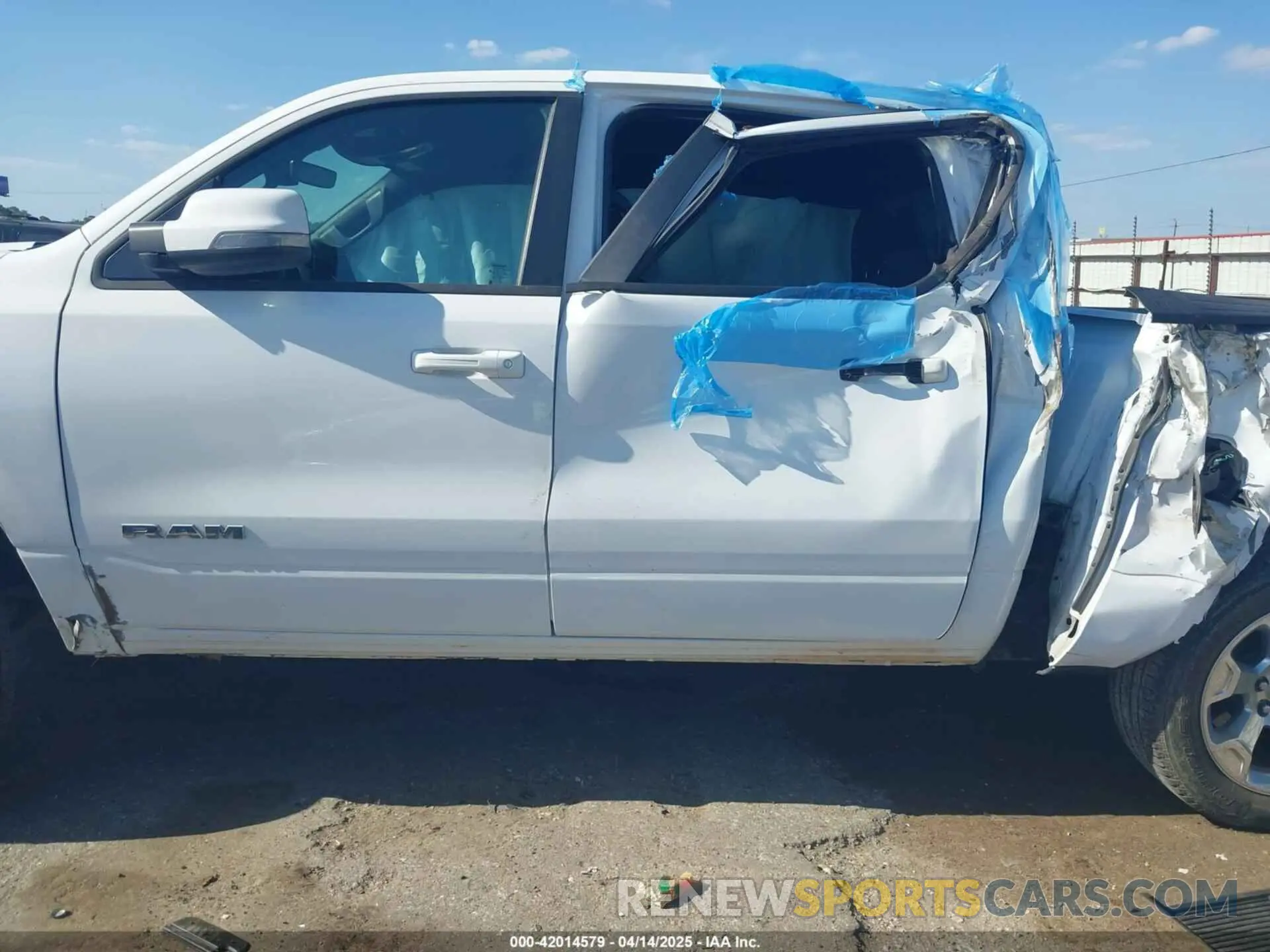 14 fotografías del automóvil dañado 1C6SRFFT8PN701084 RAM 1500 2023