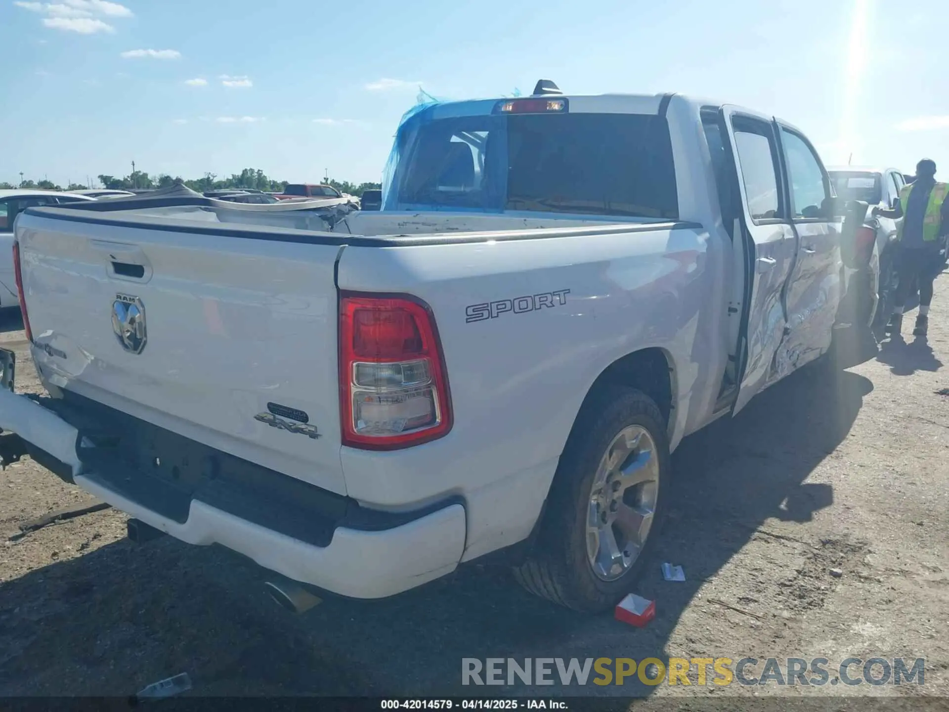 4 fotografías del automóvil dañado 1C6SRFFT8PN701084 RAM 1500 2023