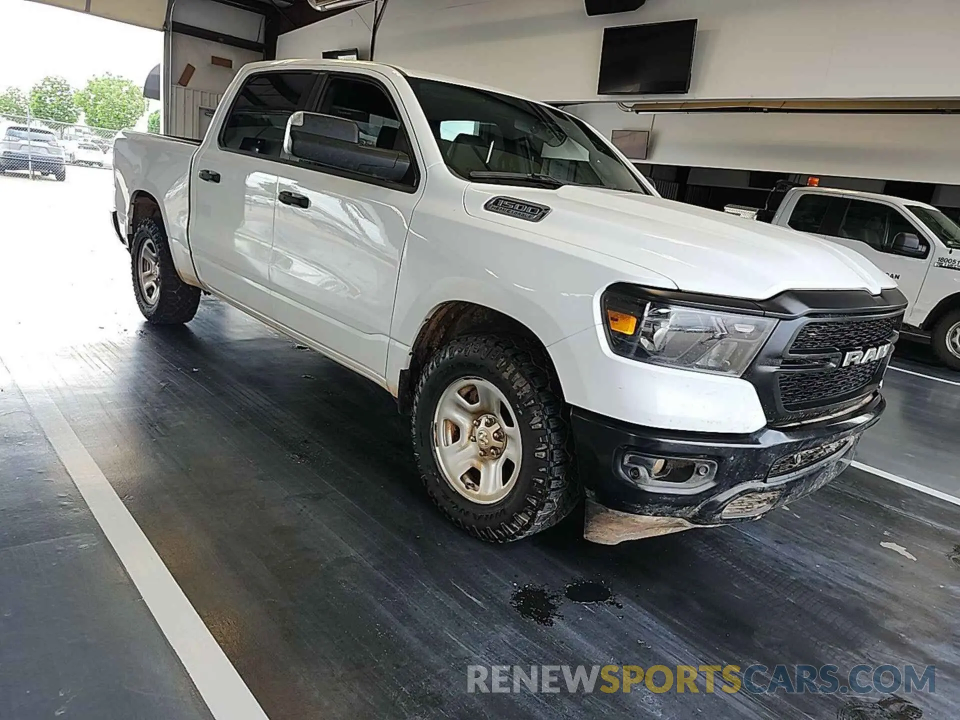 14 fotografías del automóvil dañado 1C6SRFGT2PN560947 RAM 1500 2023