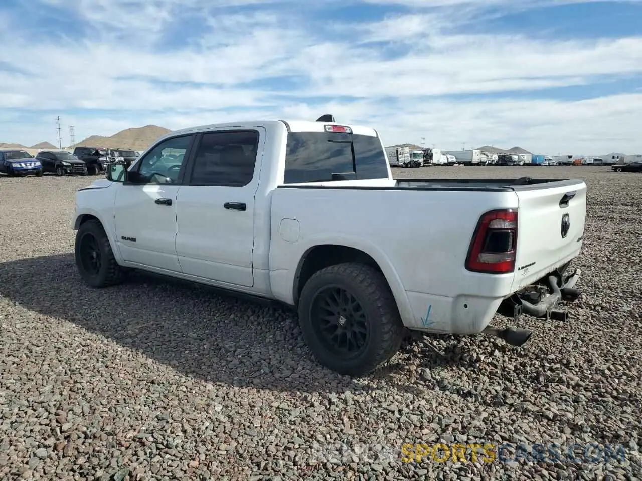 2 fotografías del automóvil dañado 1C6SRFHT0PN500597 RAM 1500 2023