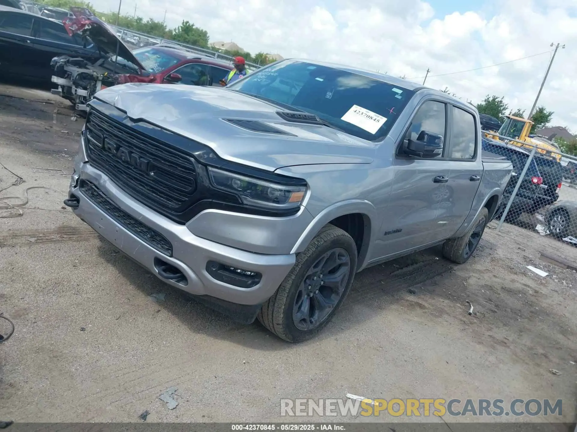 2 fotografías del automóvil dañado 1C6SRFHT0PN600943 RAM 1500 2023