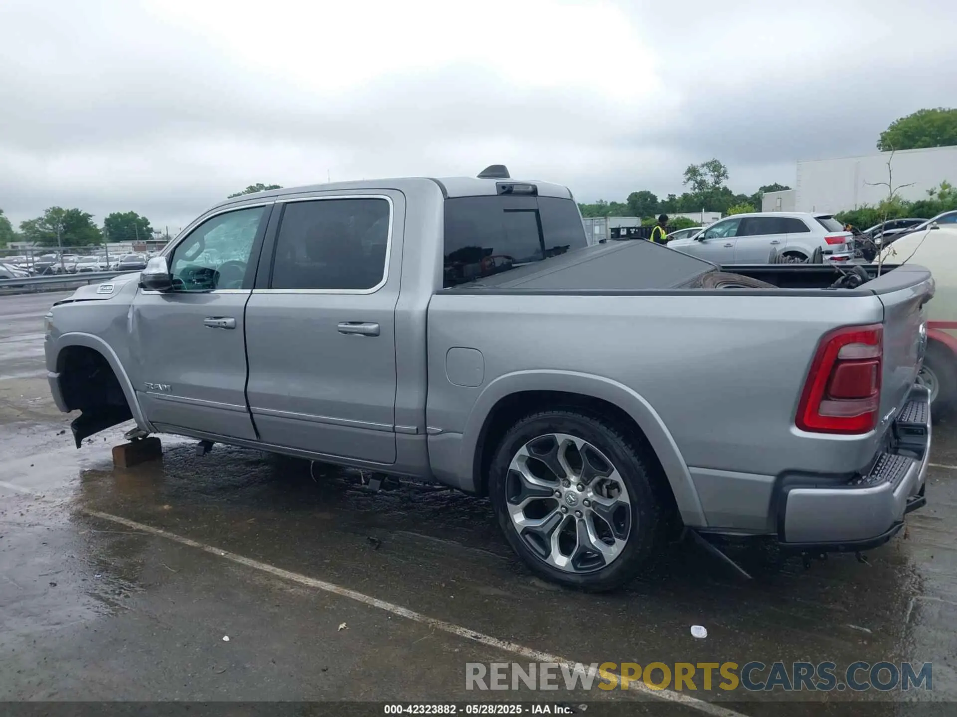 15 fotografías del automóvil dañado 1C6SRFHT1PN531759 RAM 1500 2023