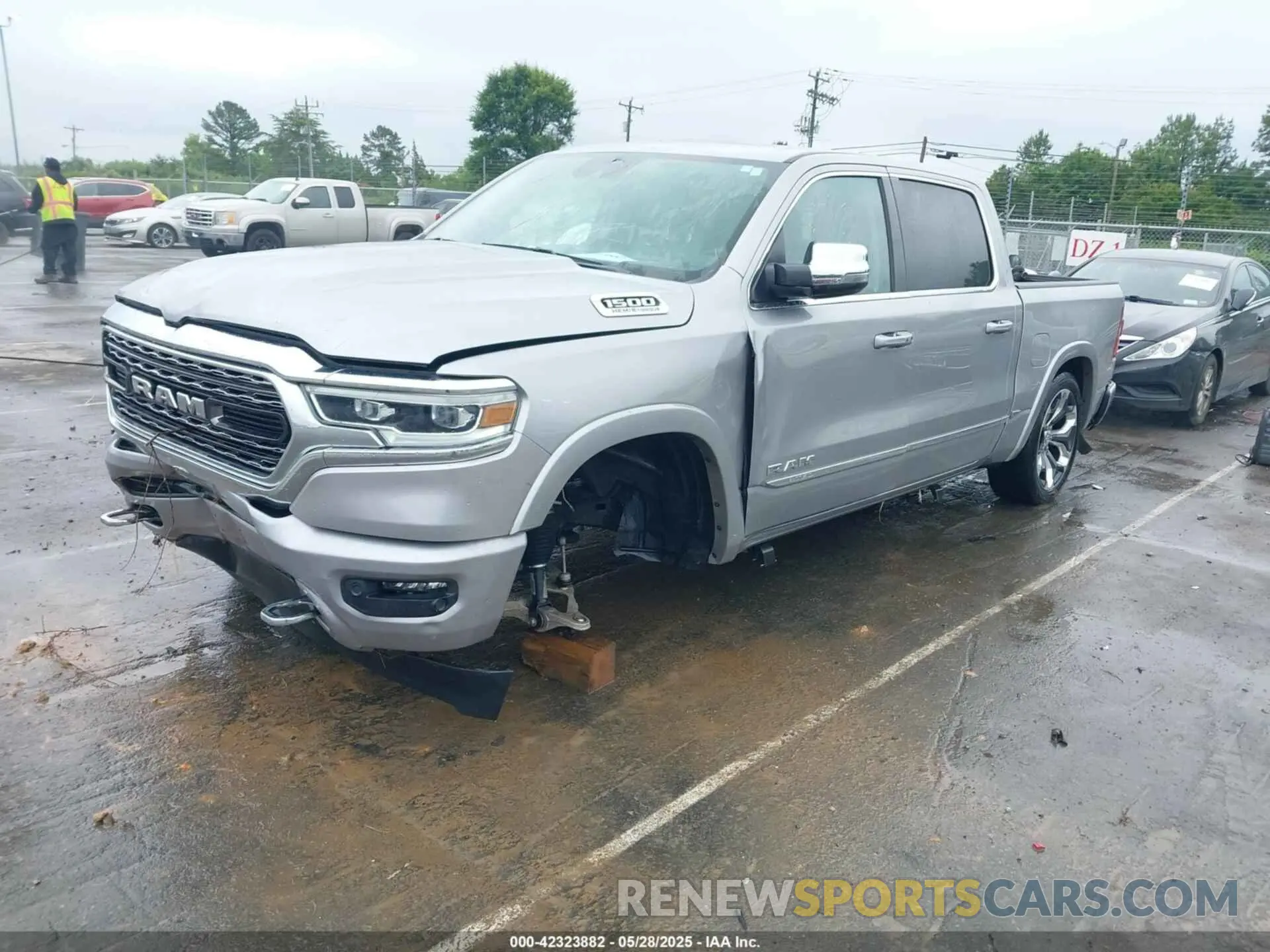 2 fotografías del automóvil dañado 1C6SRFHT1PN531759 RAM 1500 2023