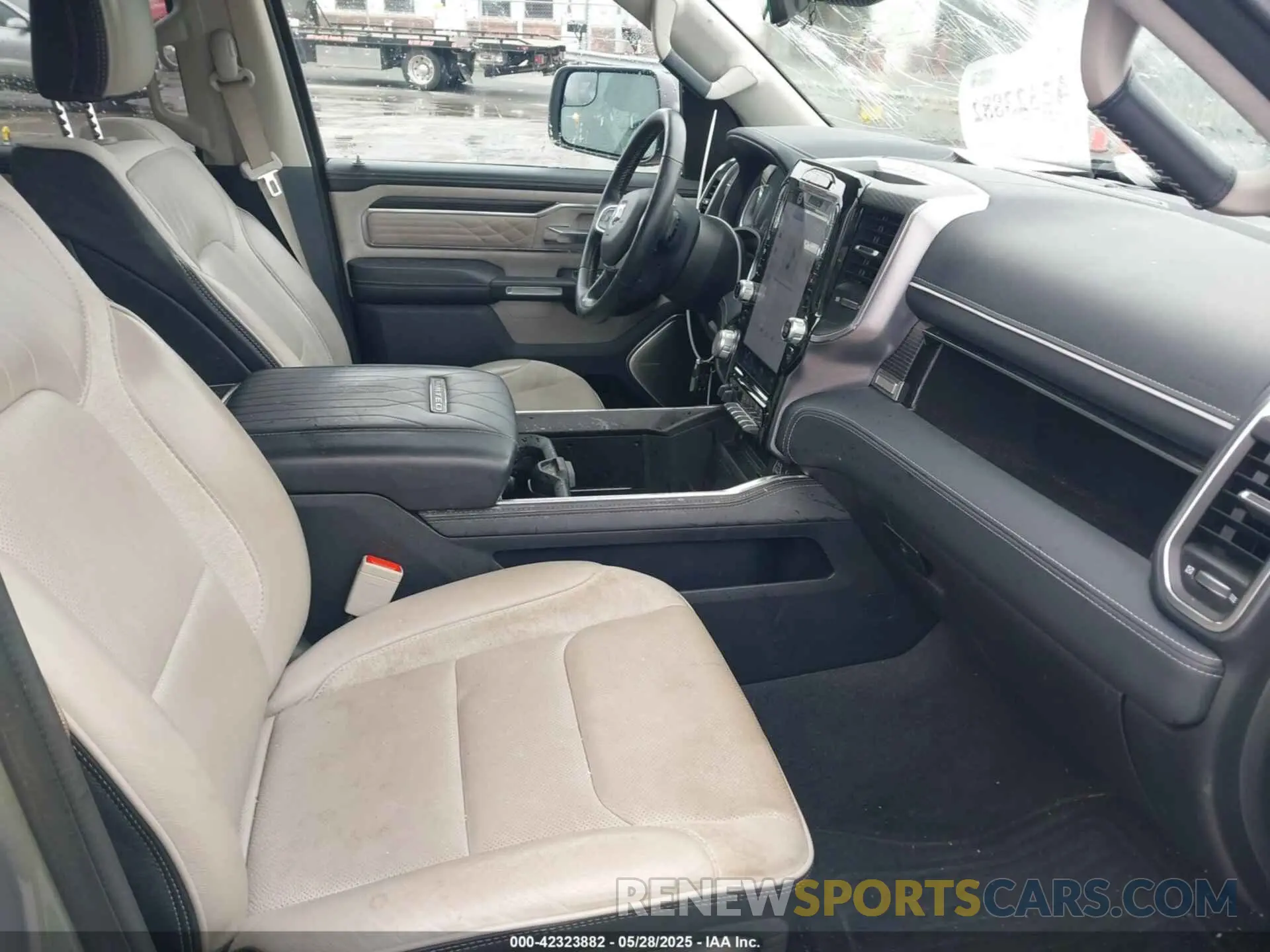 5 fotografías del automóvil dañado 1C6SRFHT1PN531759 RAM 1500 2023