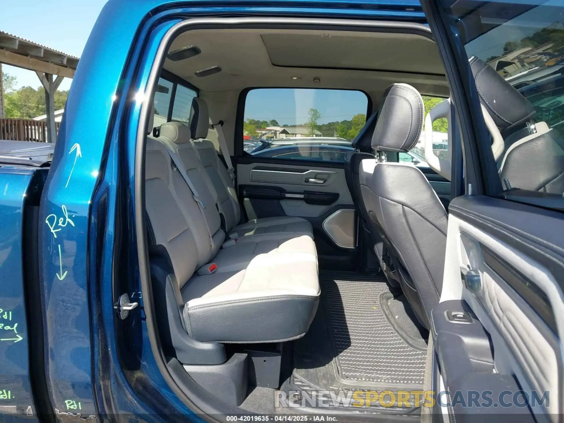 8 fotografías del automóvil dañado 1C6SRFHT3PN635007 RAM 1500 2023