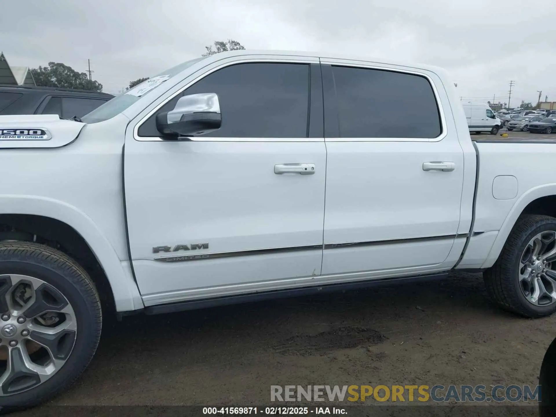 14 fotografías del automóvil dañado 1C6SRFHT4PN551200 RAM 1500 2023