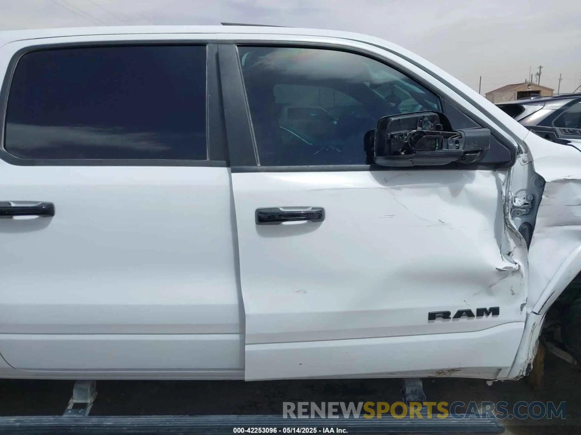 12 fotografías del automóvil dañado 1C6SRFHT5PN576378 RAM 1500 2023