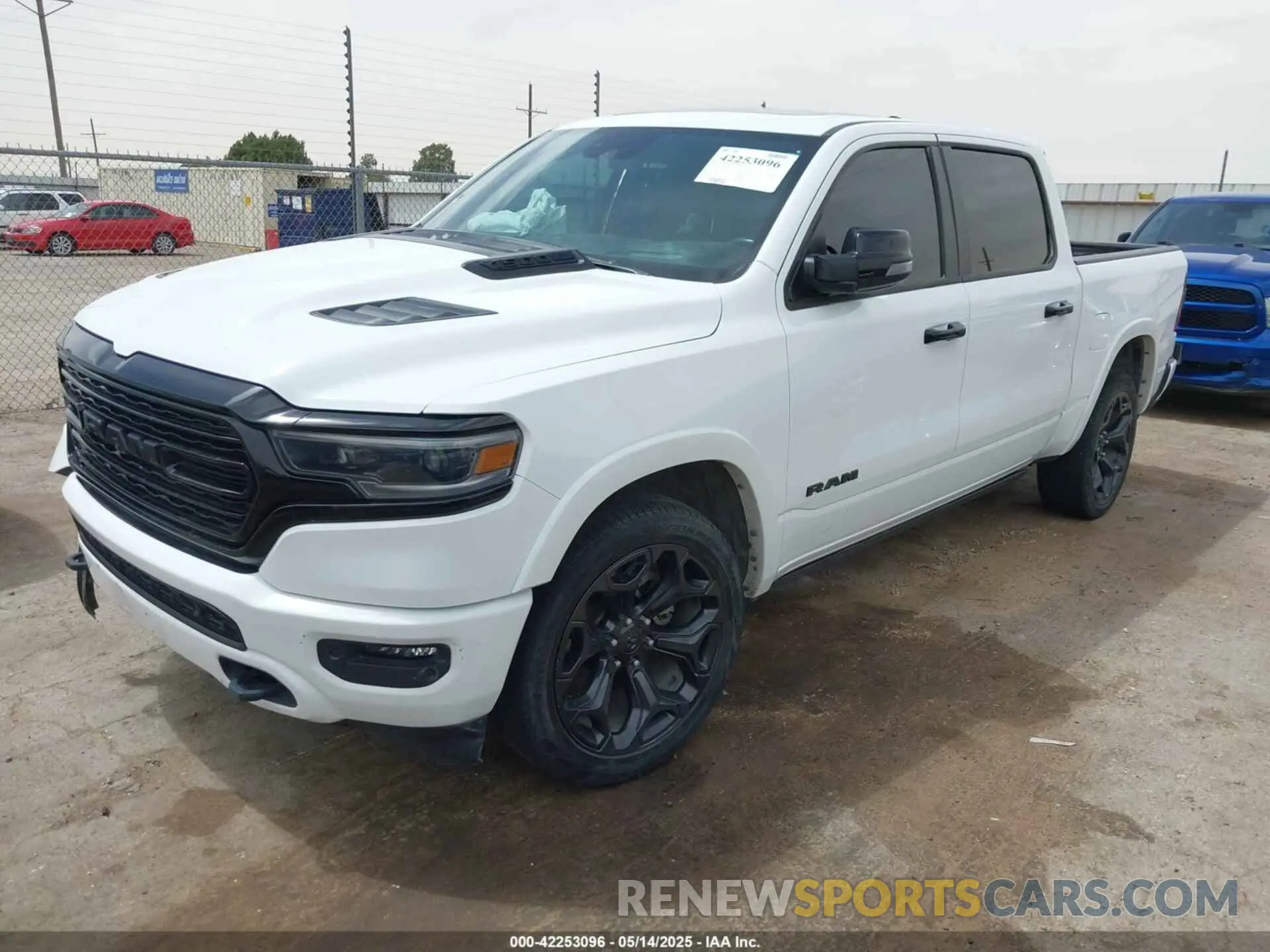 2 fotografías del automóvil dañado 1C6SRFHT5PN576378 RAM 1500 2023